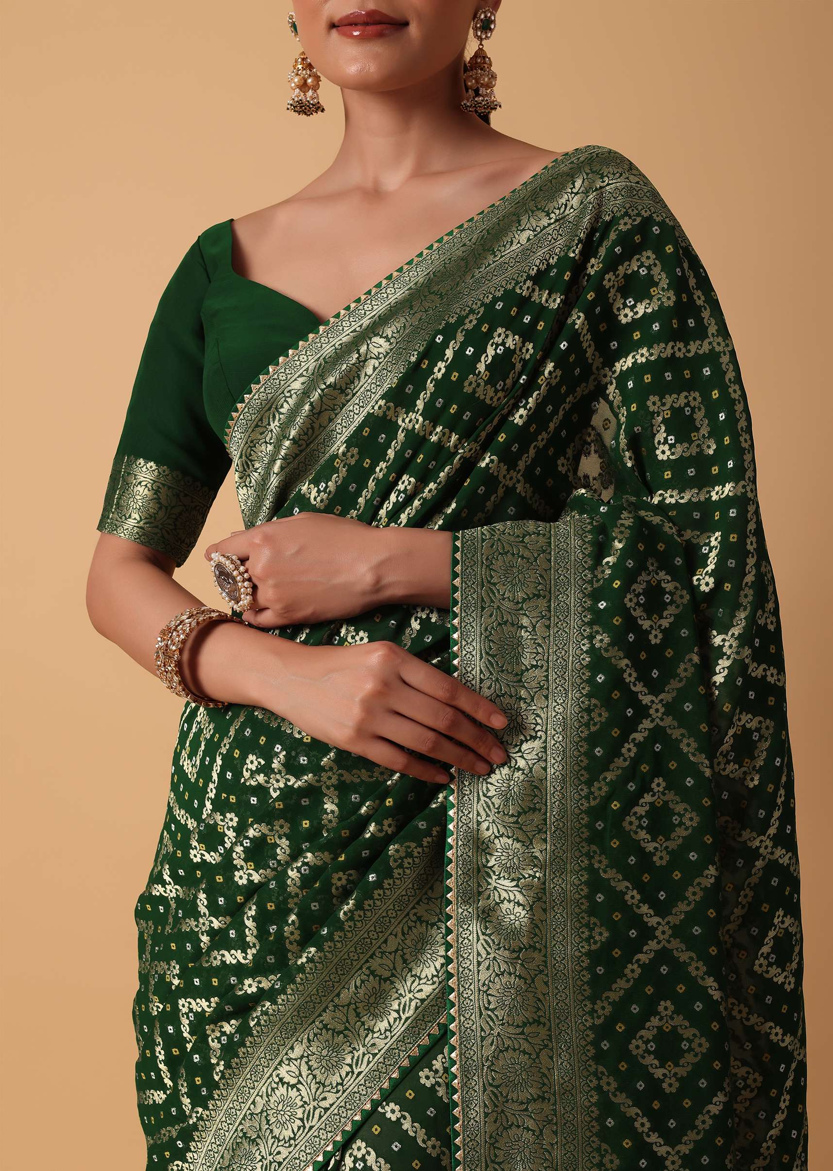 Green Banarasi Georgette Saree With Zari Bandhani Weave And Unstitched Blouse Piece - Image 5