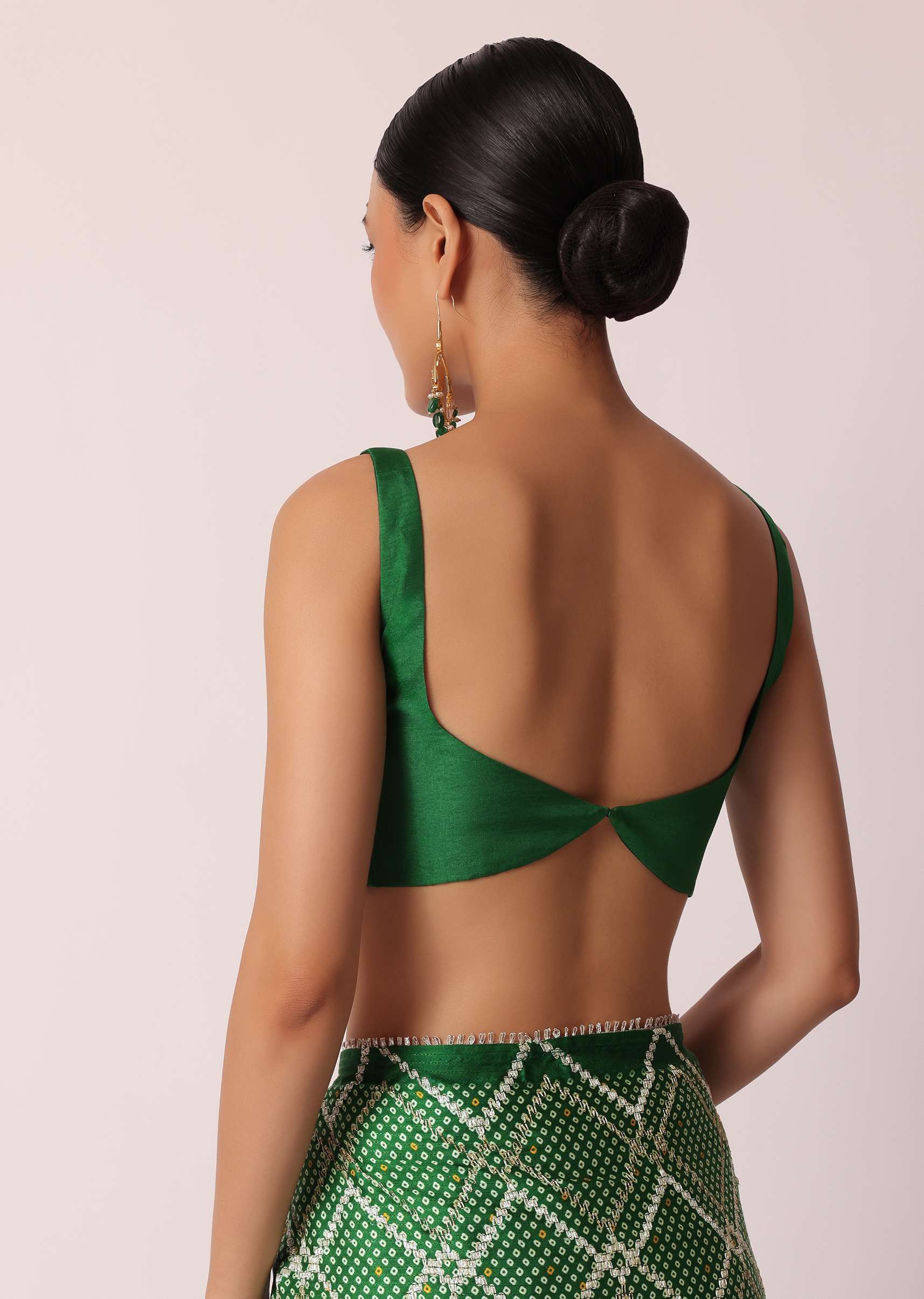 Green Bandhani Silk Saree With Gota Work And Unstitched Blouse Piece - Image 8