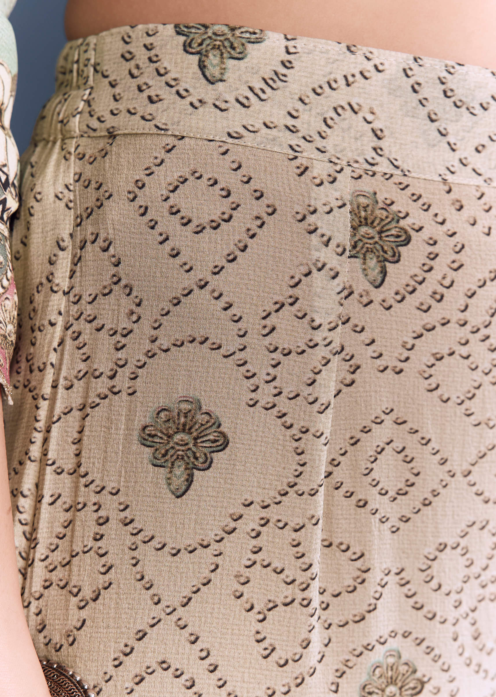 Green Beige Ombre Crepe Kurta Set With Floral Print - Image 6