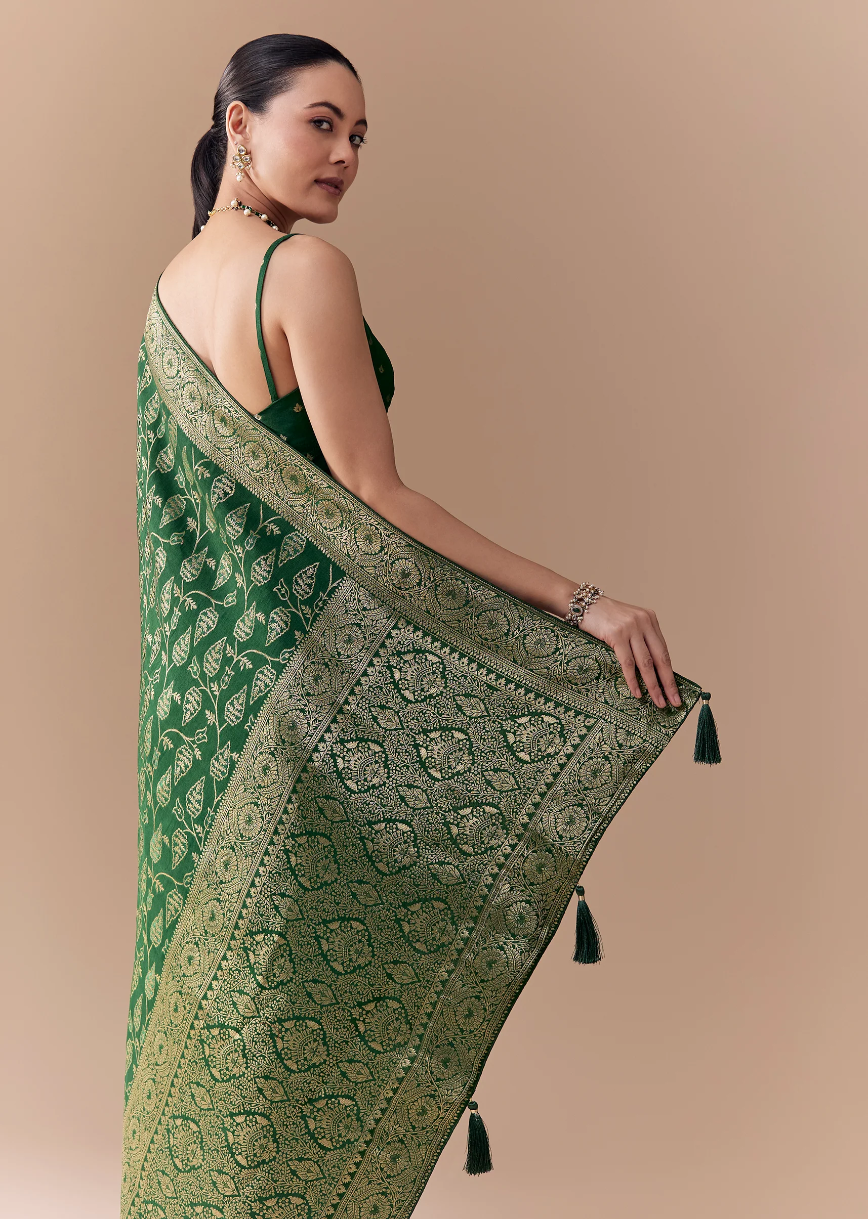 Green Dola Silk Woven Saree with Blouse Fabric - Image 6