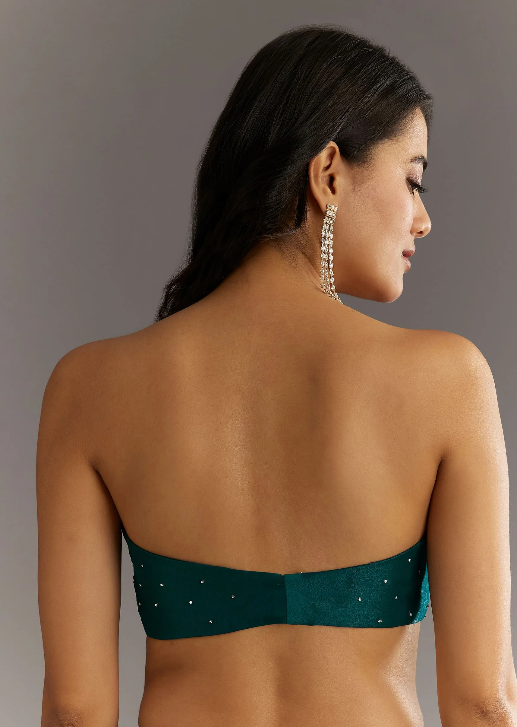 Green Embellished Tissue Saree With Embroidered Cutdana Sequin Border - Image 8