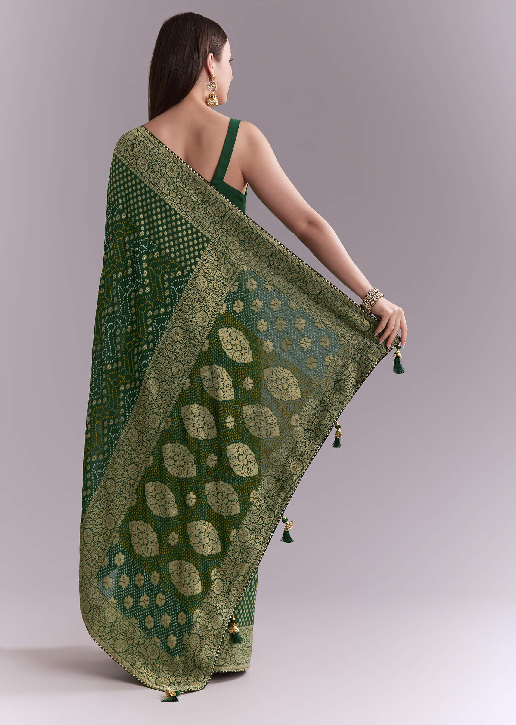 Green Georgette Bandhani Saree With Butti And Floral Border - Image 4