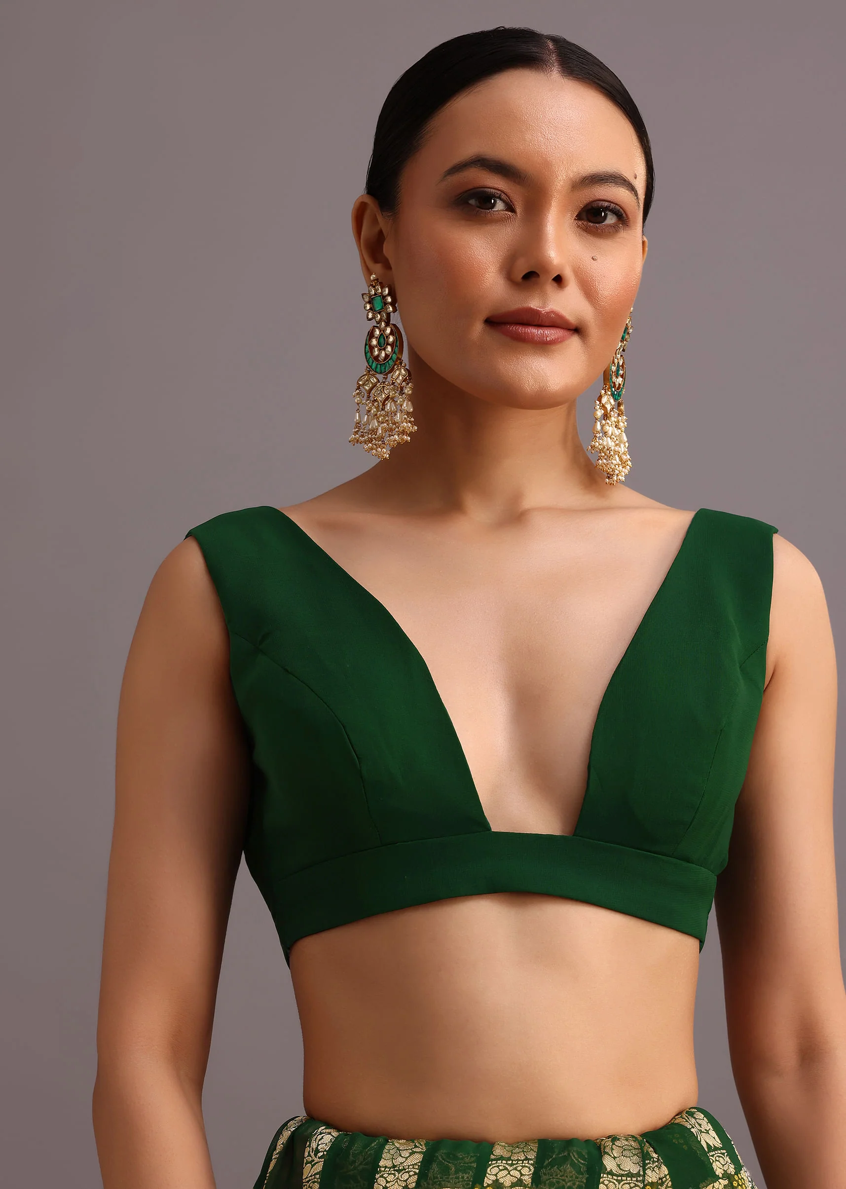 Green Khaddi Georgette Bandhani Saree With Zari Jaal Motif Weave - Image 7
