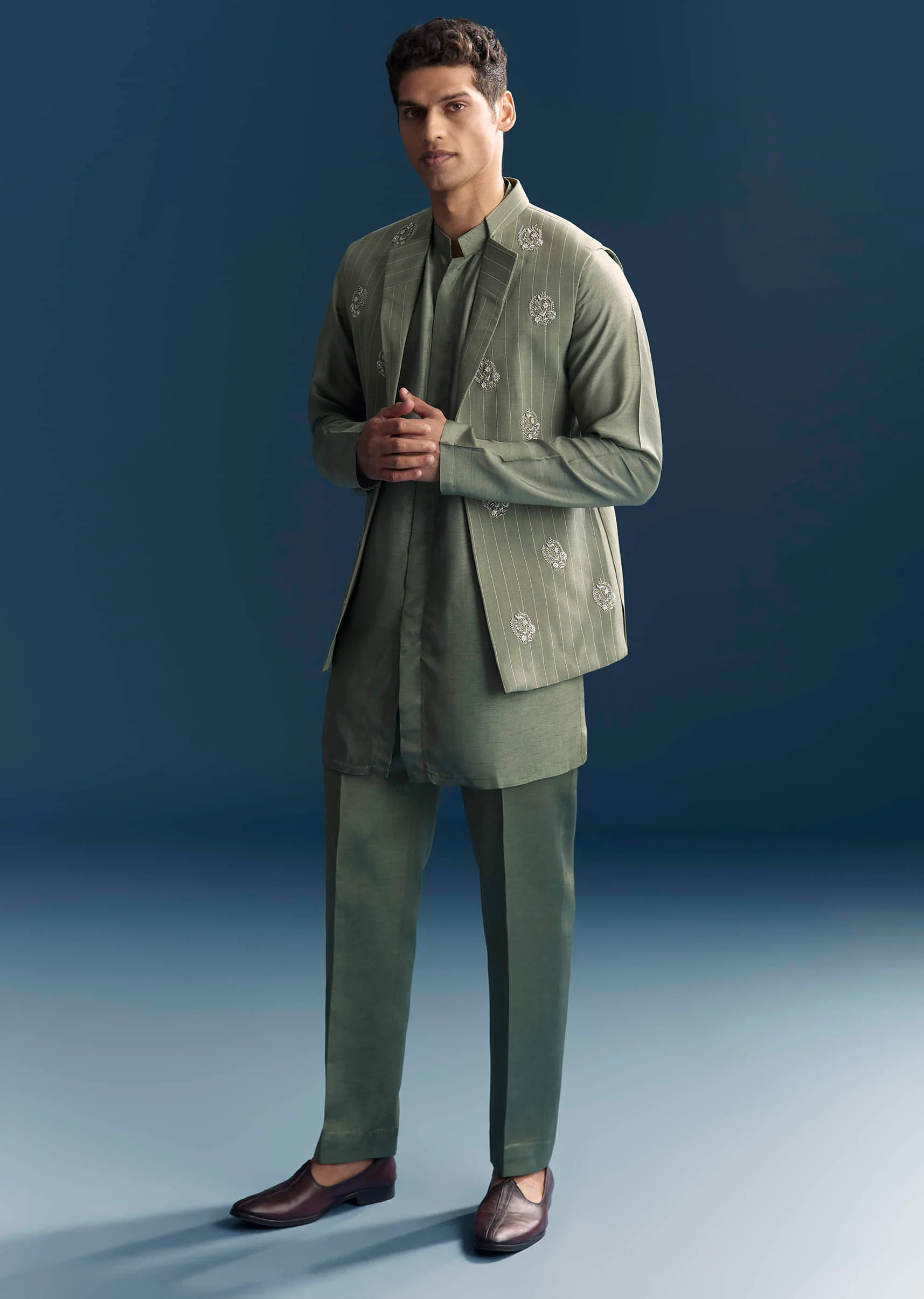 Green Kurta Jacket Set For Men With Hand Embroidery - Image 3