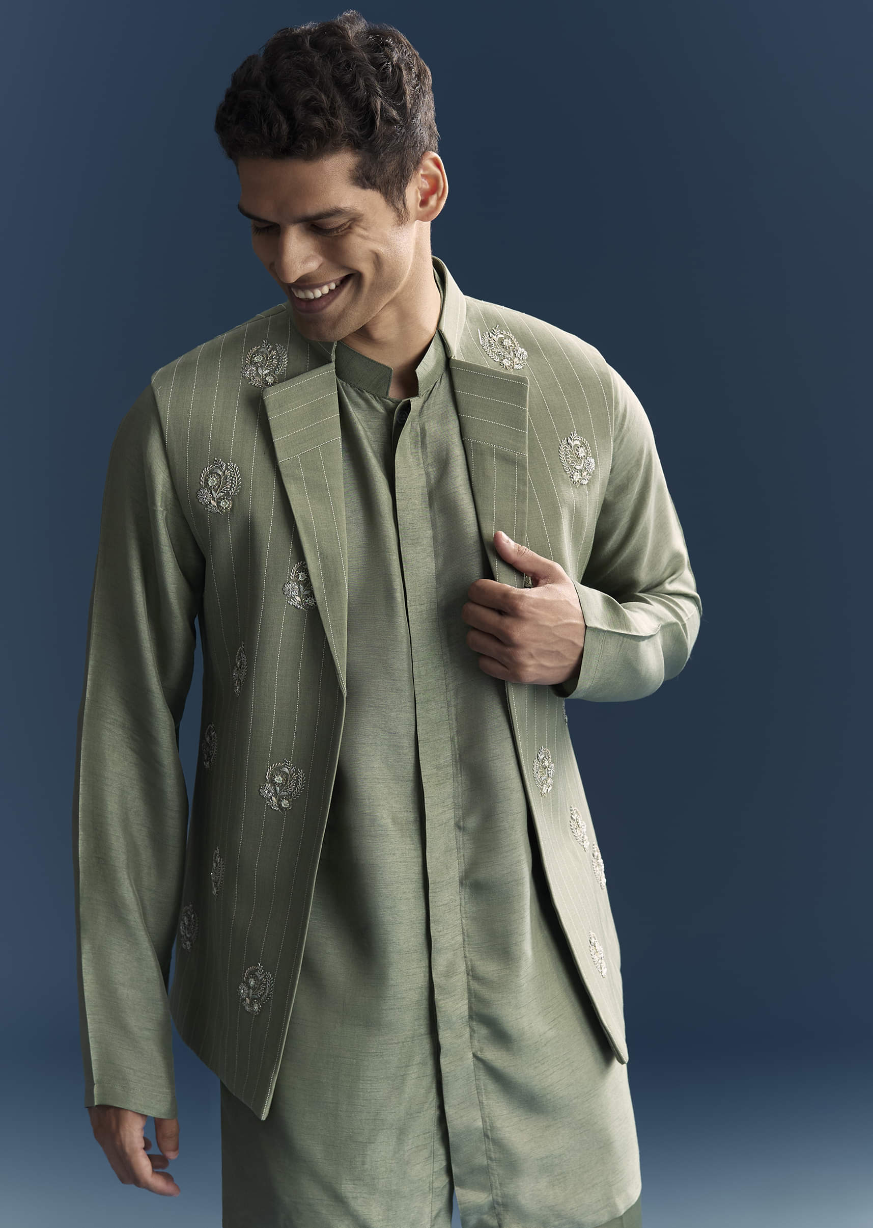 Green Kurta Jacket Set For Men With Hand Embroidery - Image 4