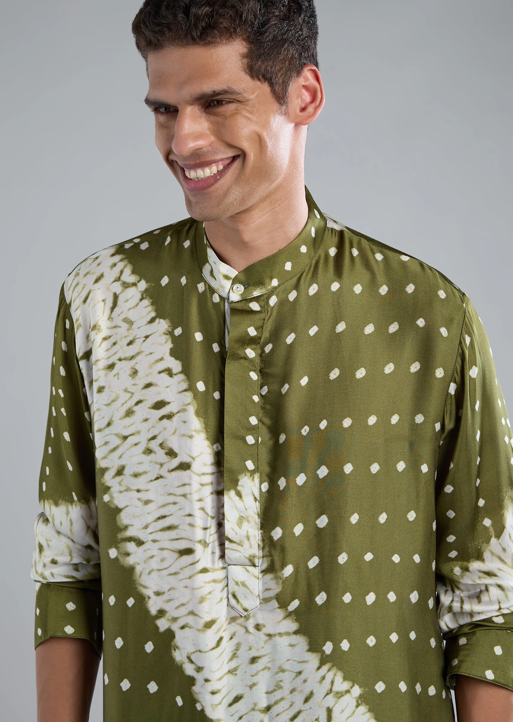 Green Kurta Set With Handmade Bandhani And Shibori Prints - Image 2