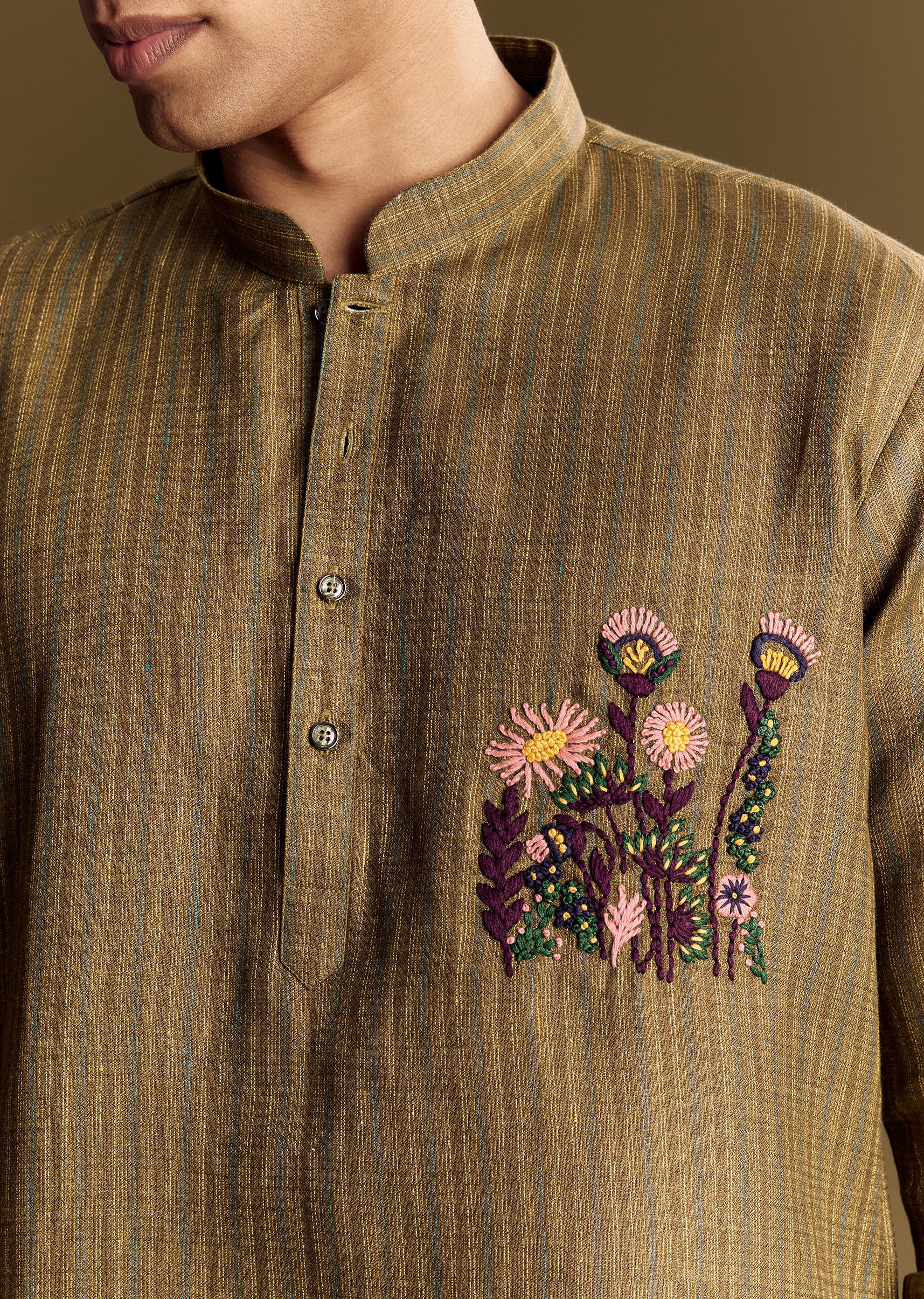 Green Linen Kurta Set With Hand Embroidered Detailing - Image 3
