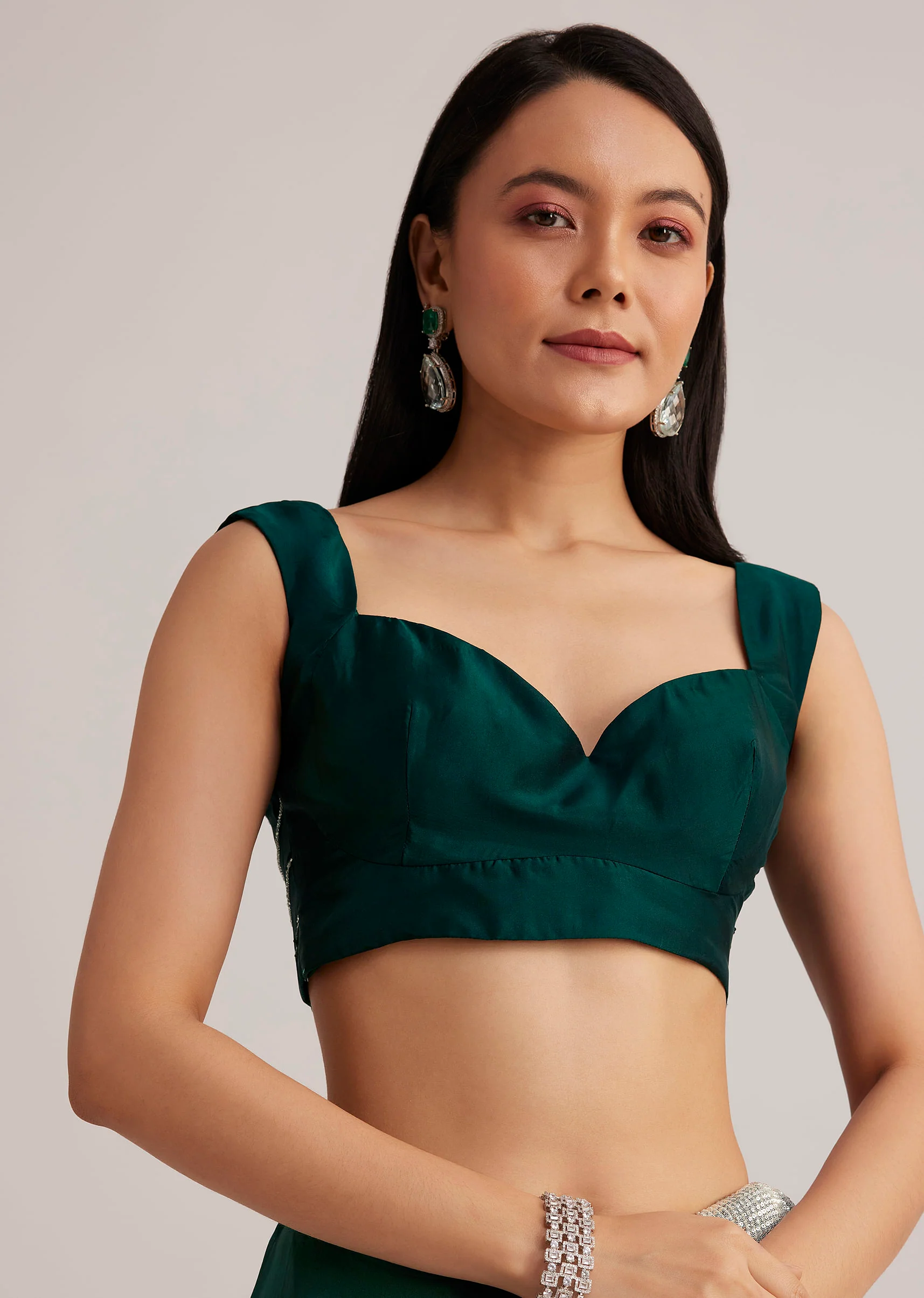 Green Ombre Saree With Sequins And Scallop Embroidery - Image 7