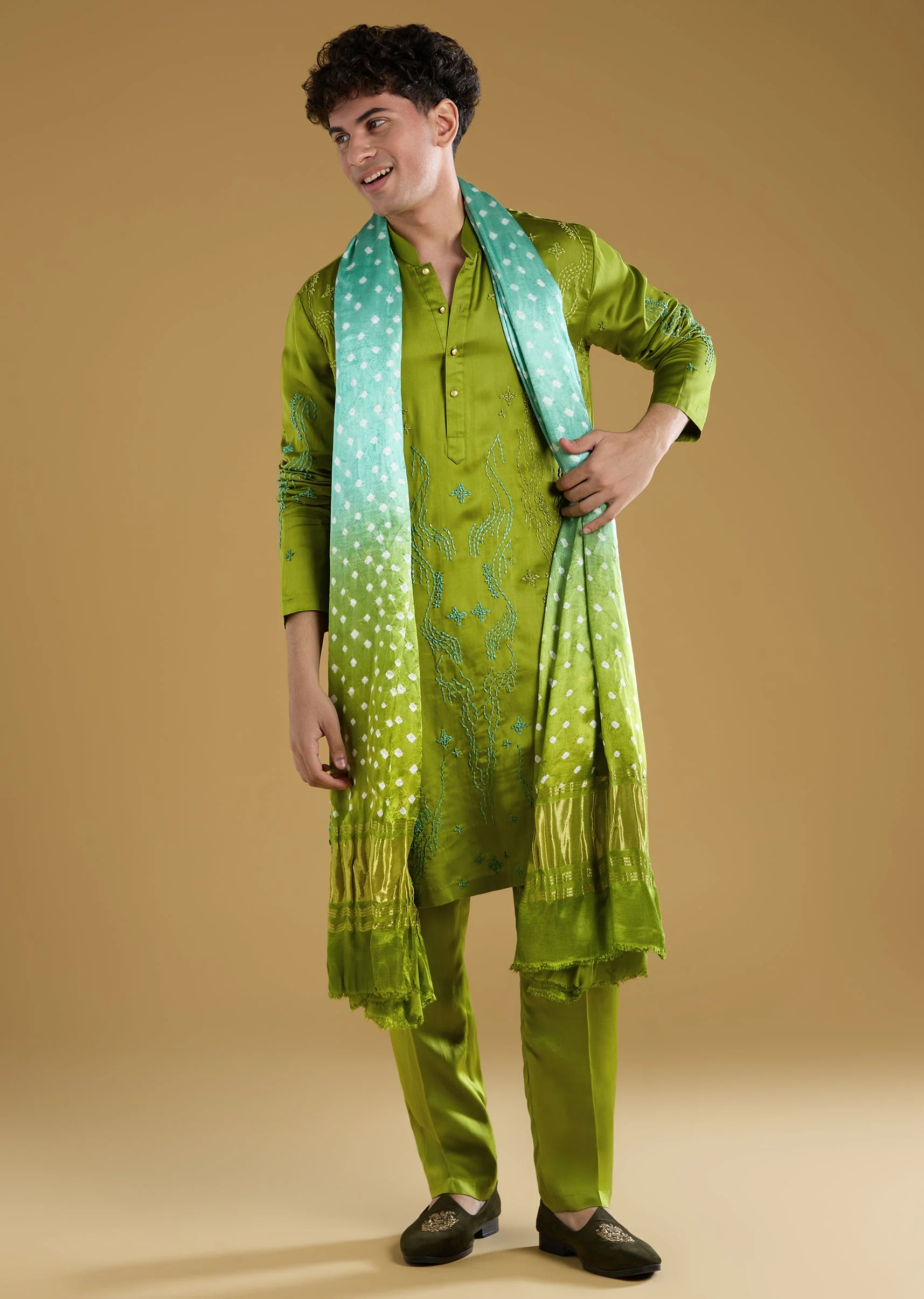 Green Silk Kurta Set With Thread Detail Work