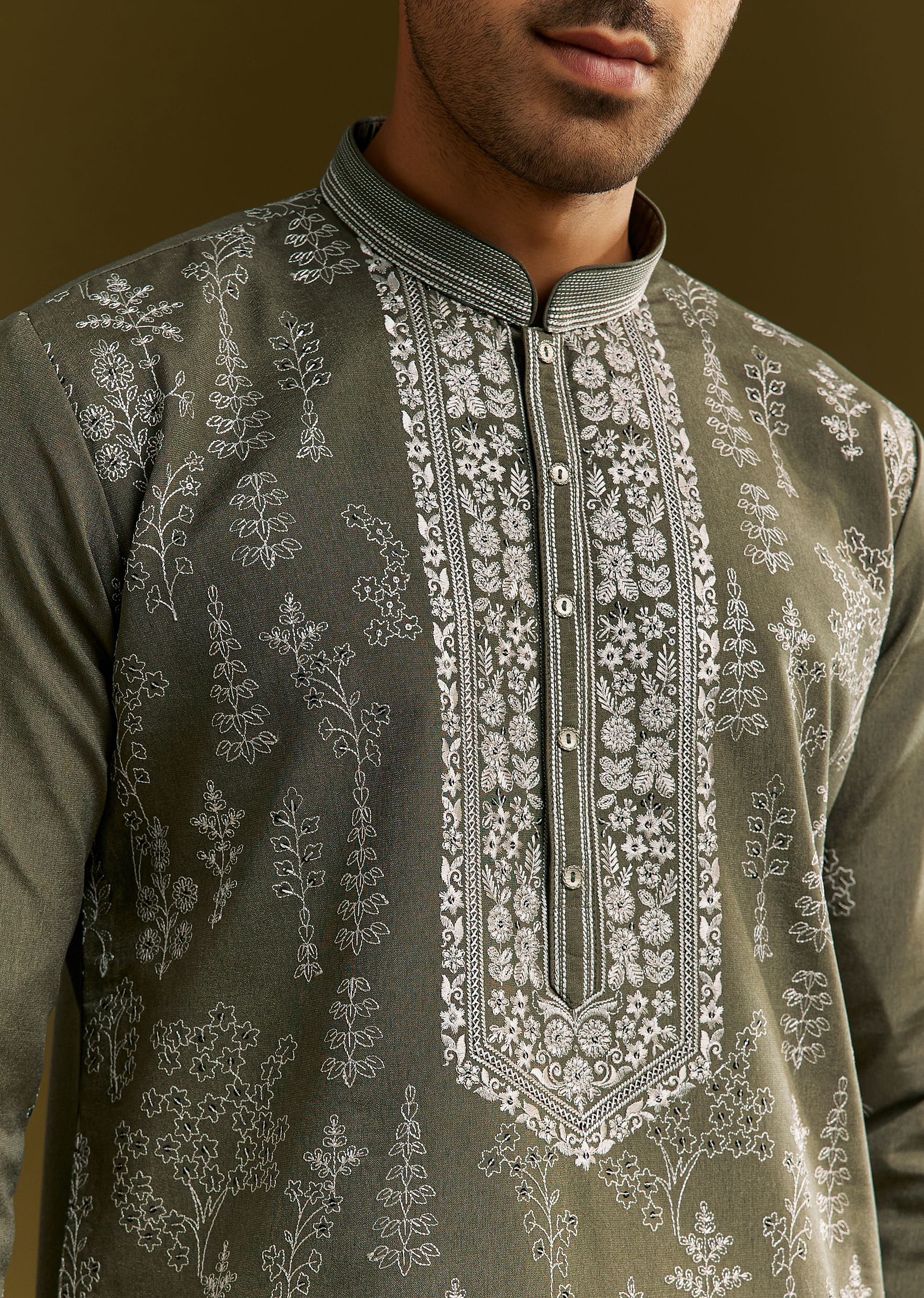 Green Silk Printed Kurta Set With Floral Vine Motif - Image 3