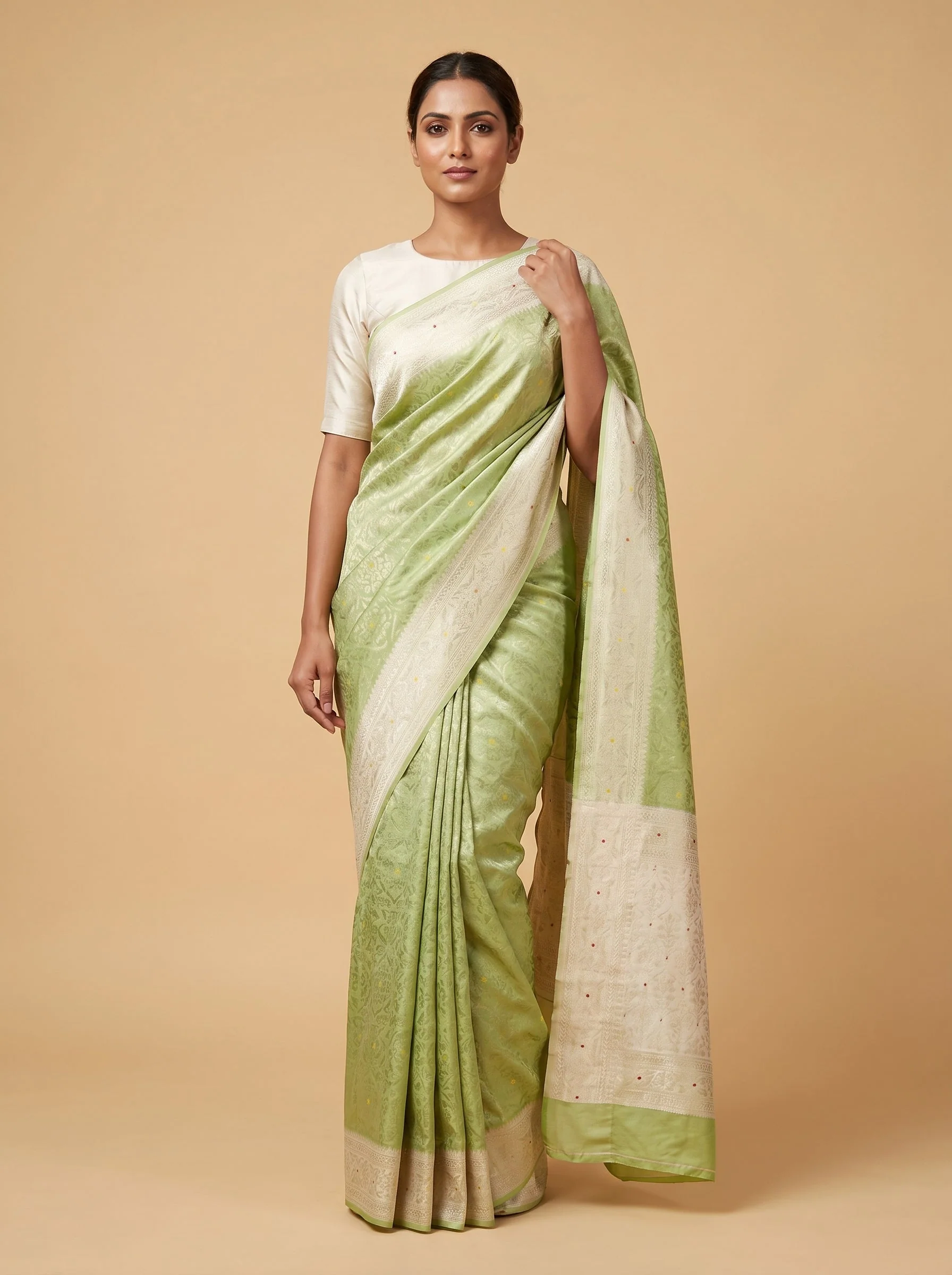 Green Sophisticated Pattern Handloom Saree