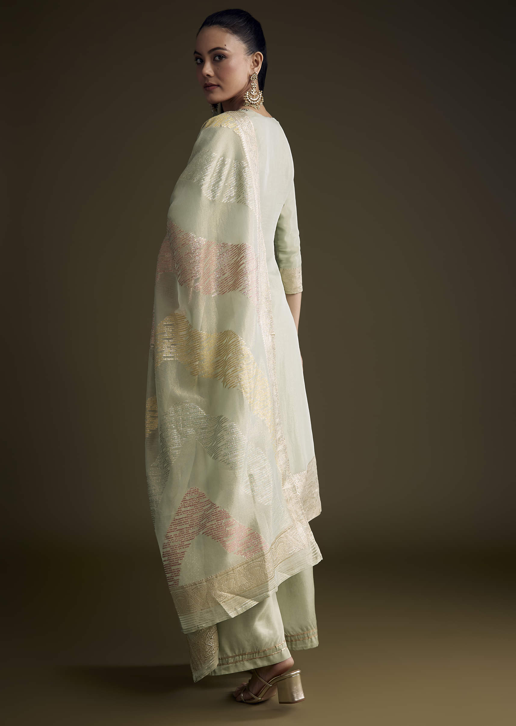 Green Tissue Kurta Set With Cutdana And Sequins Embroidery - Image 5
