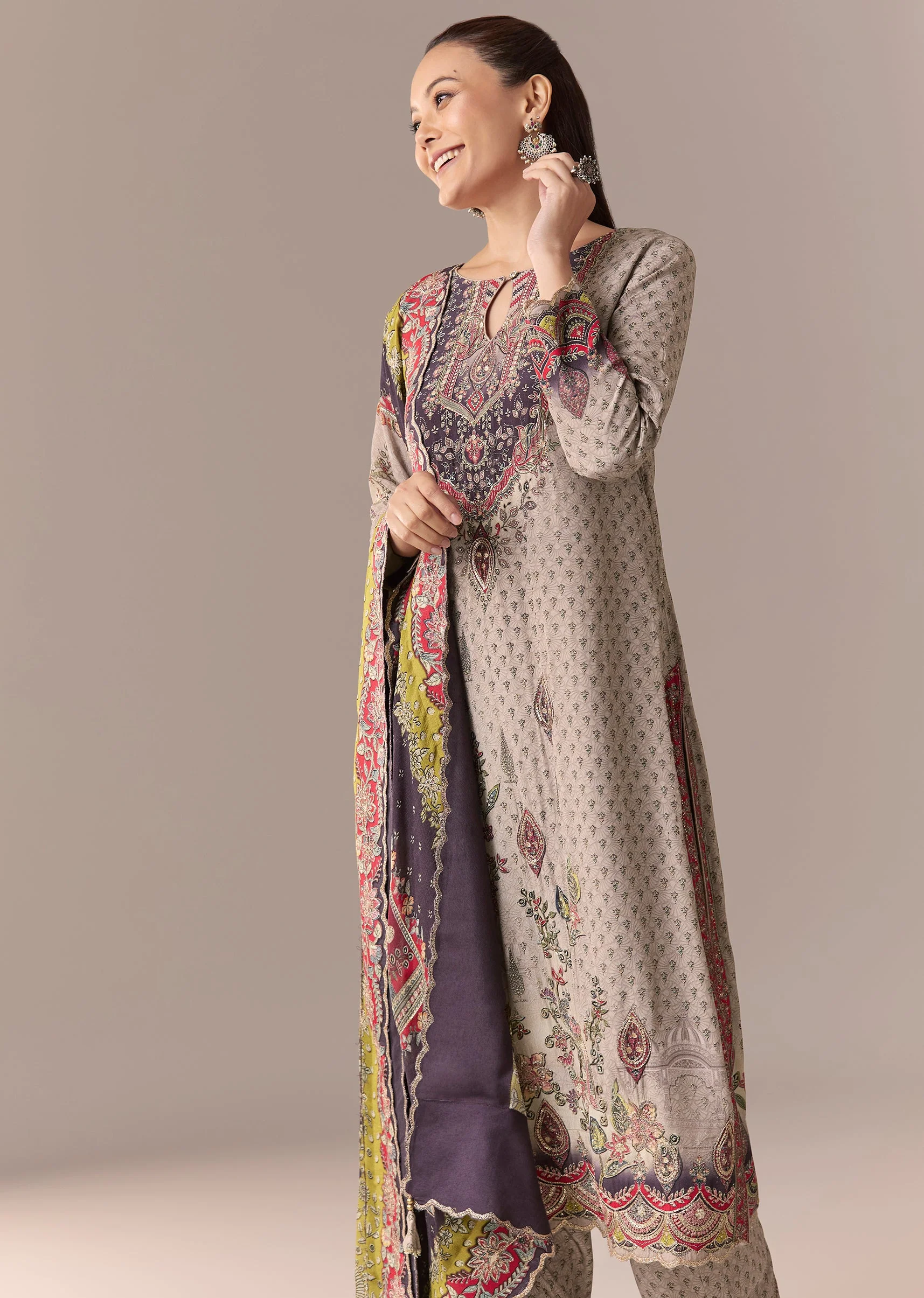 Grey Printed Kurta Set With Pant And Dupatta - Image 4