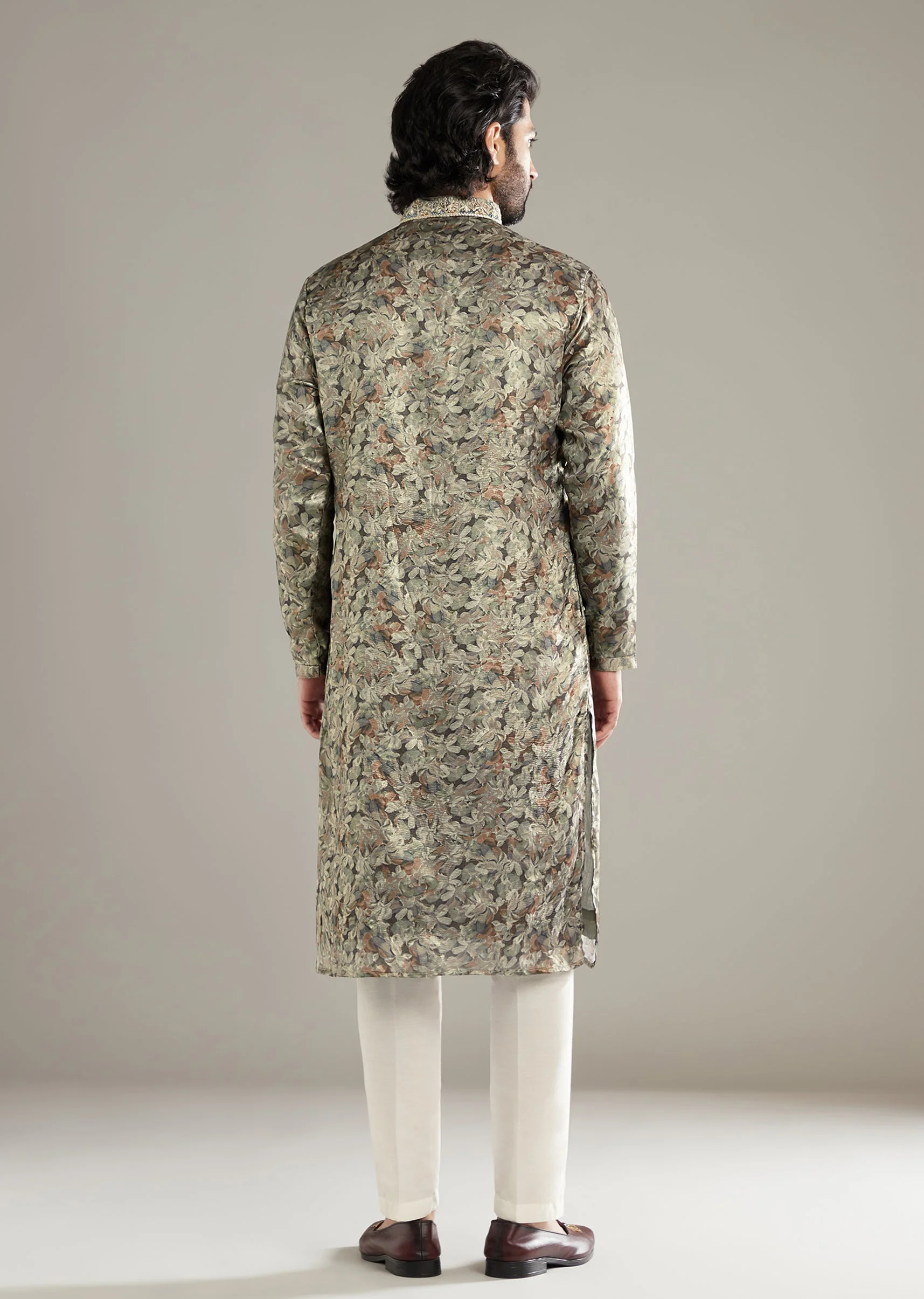 Grey Silk Kurta Set For Men With Hand Embroidery And Floral Print - Image 5