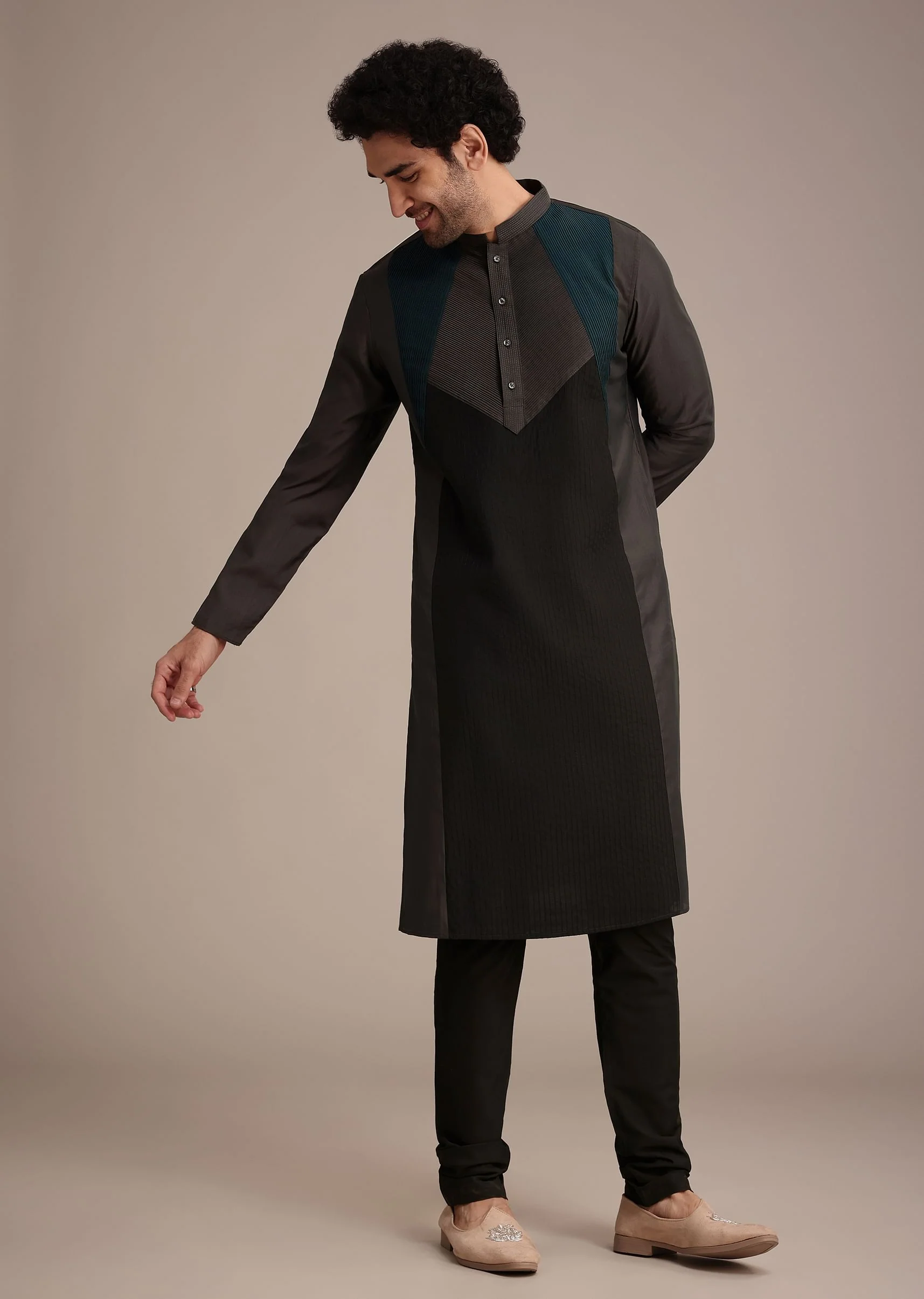 Grey Thread Hand Embroidered Kurta Set - Image 4