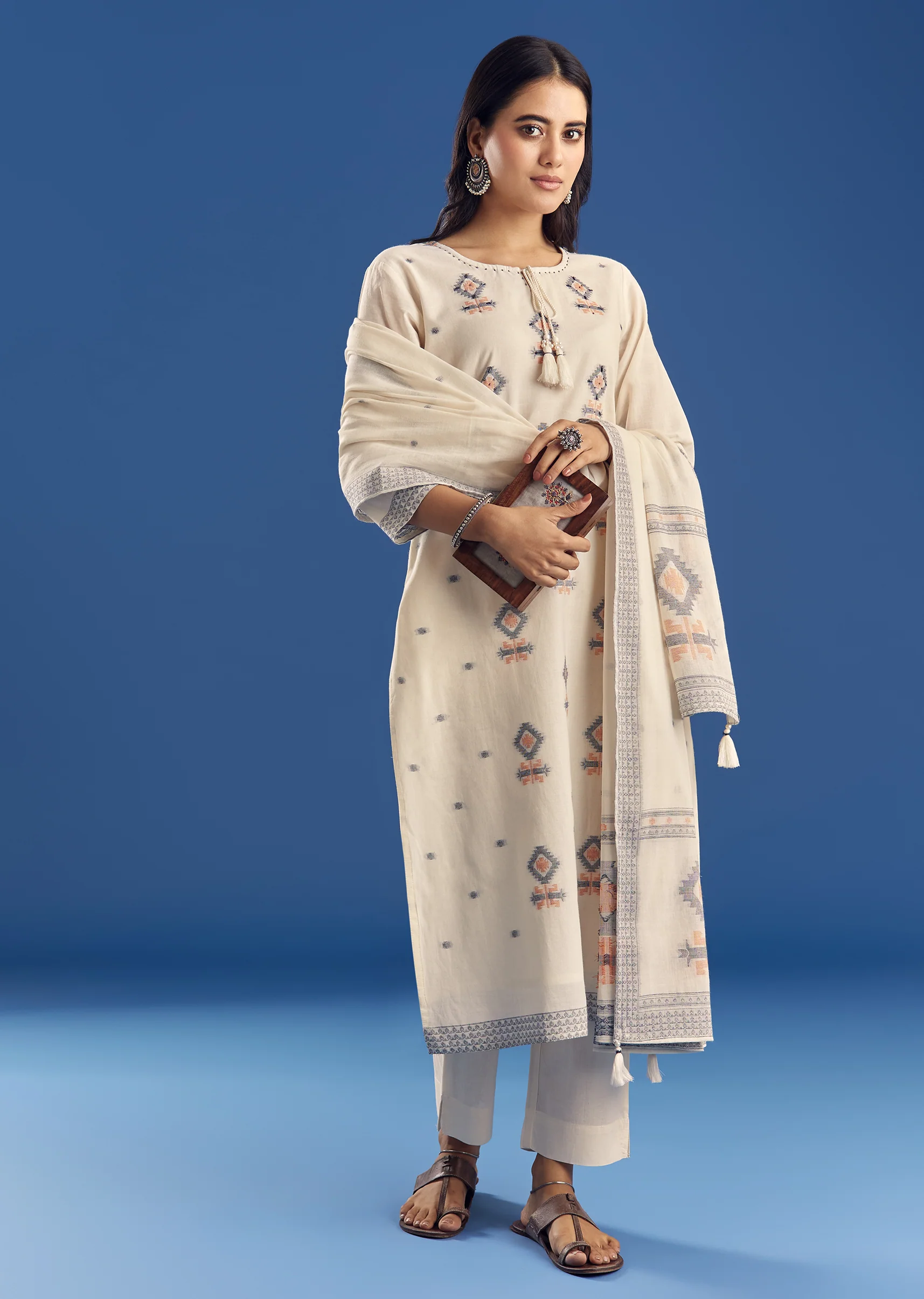 Ivory Mul Cotton Kurta Set With Thread Weaving And Dupatta - Image 3
