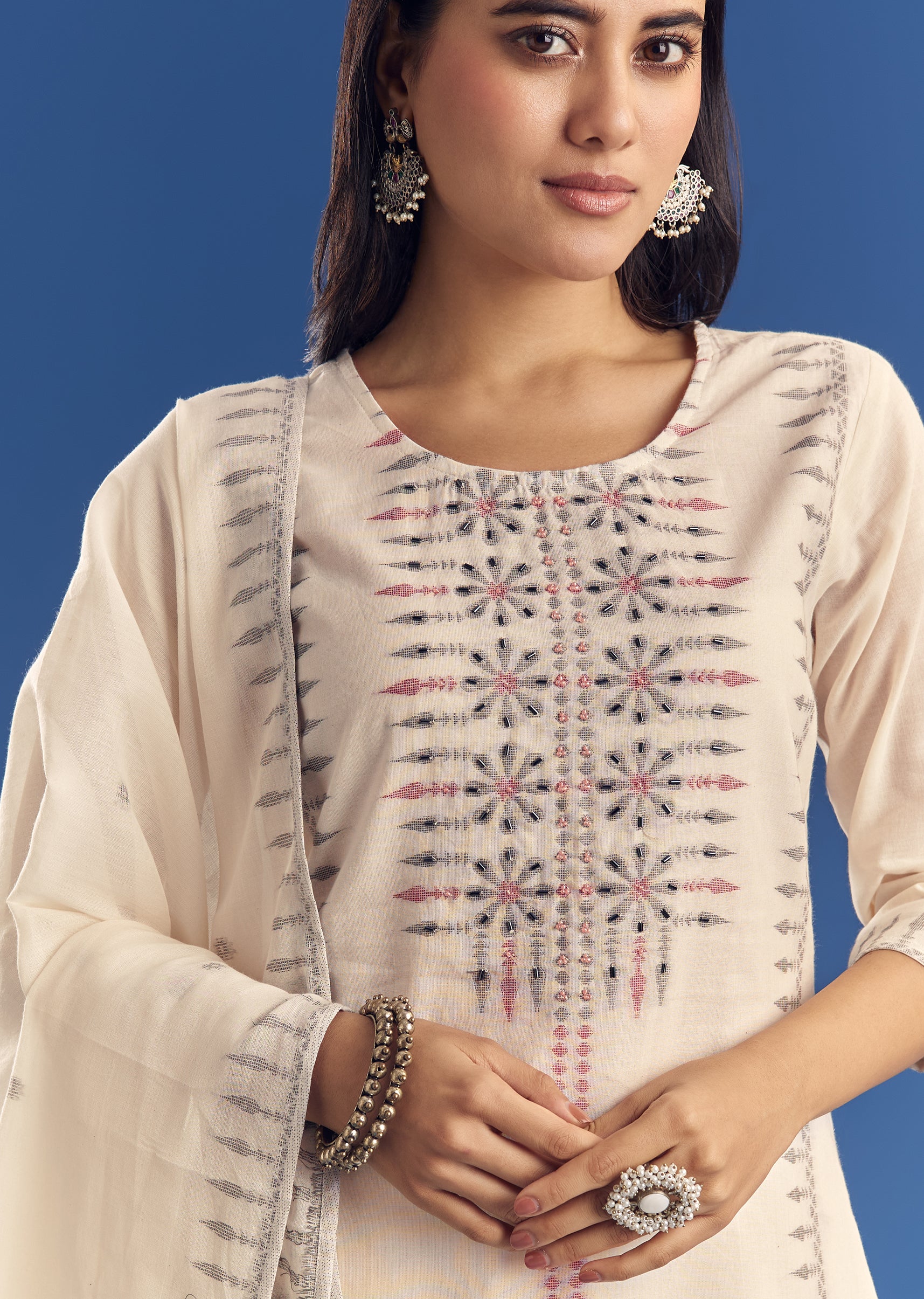 Ivory Thread Weave Mul Cotton Kurta Set With Dupatta - Image 4