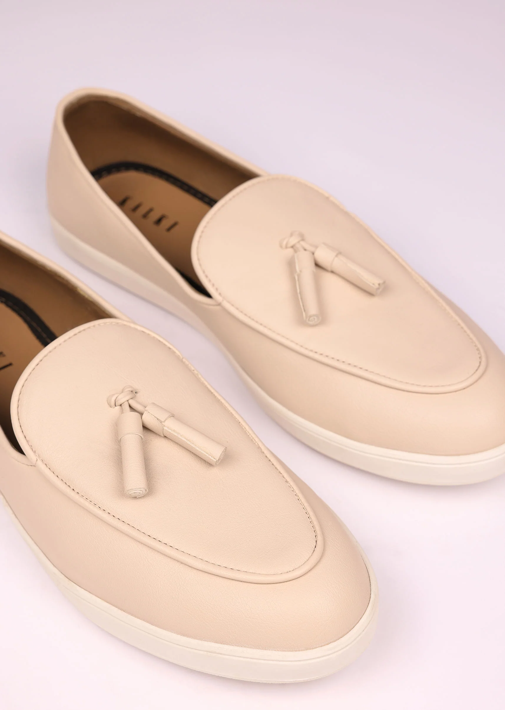 Ivory Vegan Leather Tassel Jutti - Image 3