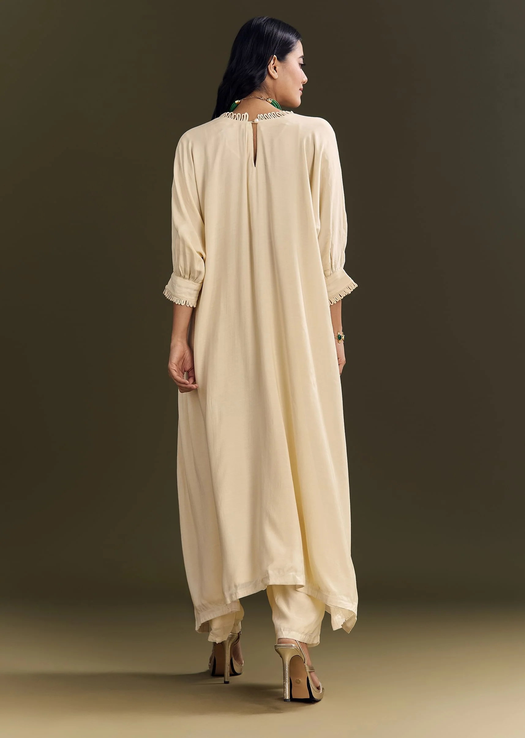 Ivory White Kurta Pant Set With Green Beaded Neckpiece - Image 5