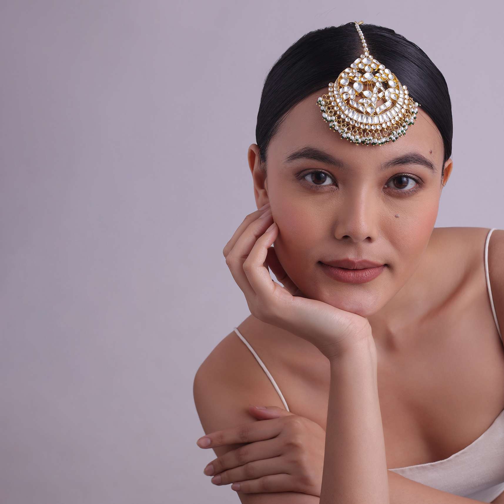 Jadau Kundan Maangtika With Cut Diamond Stones And Pearls - Image 2