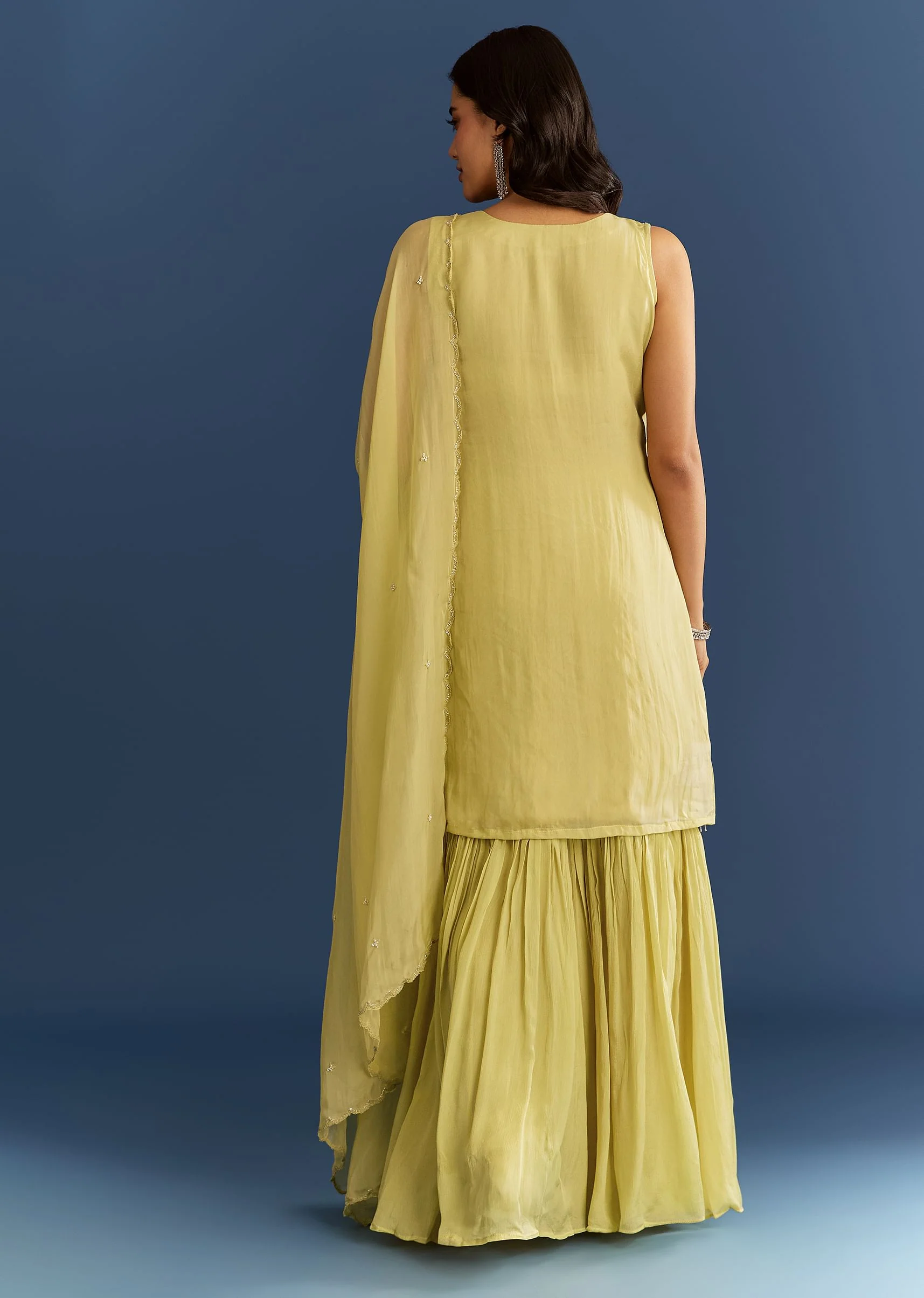 Light Lime Green Organza Kurta Set With Embroidered Scallop Hem Dupatta - Image 5