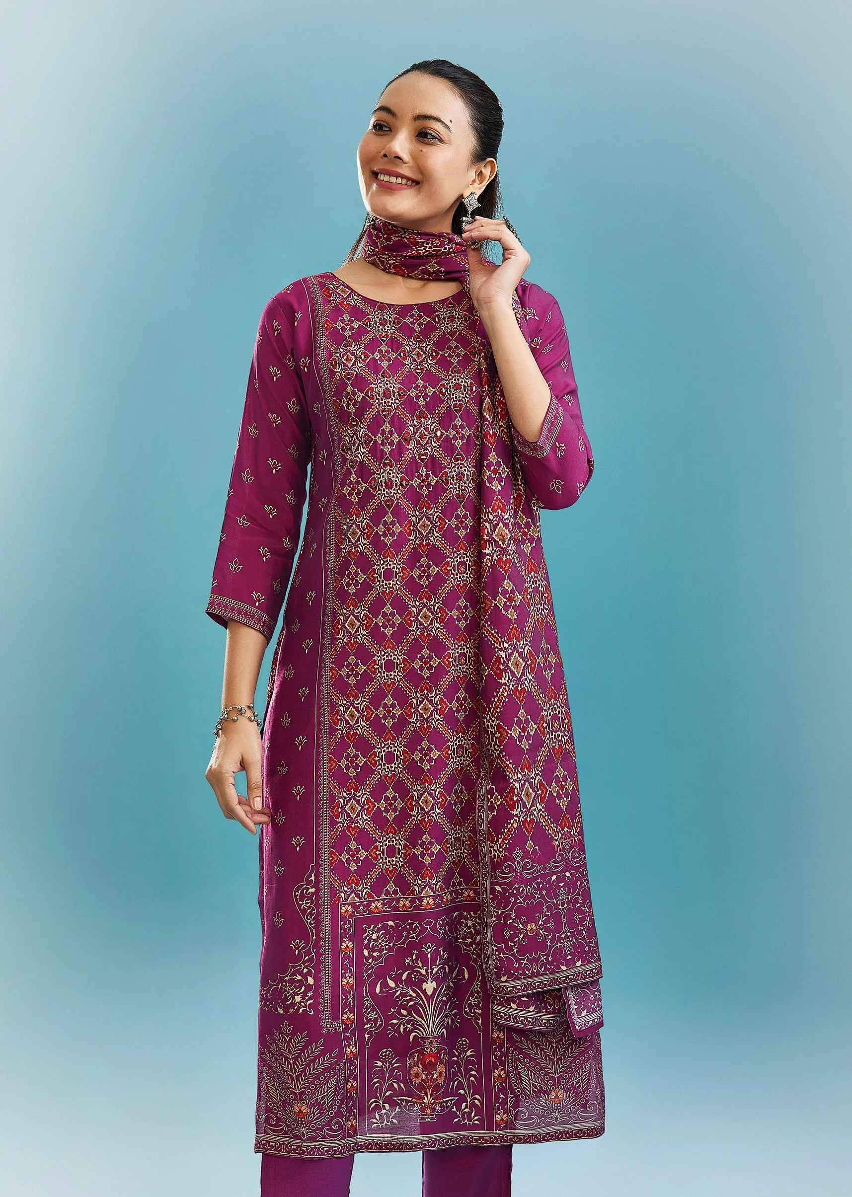 Magenta Printed Kurta Set With Mirror And Zari Work - Image 4
