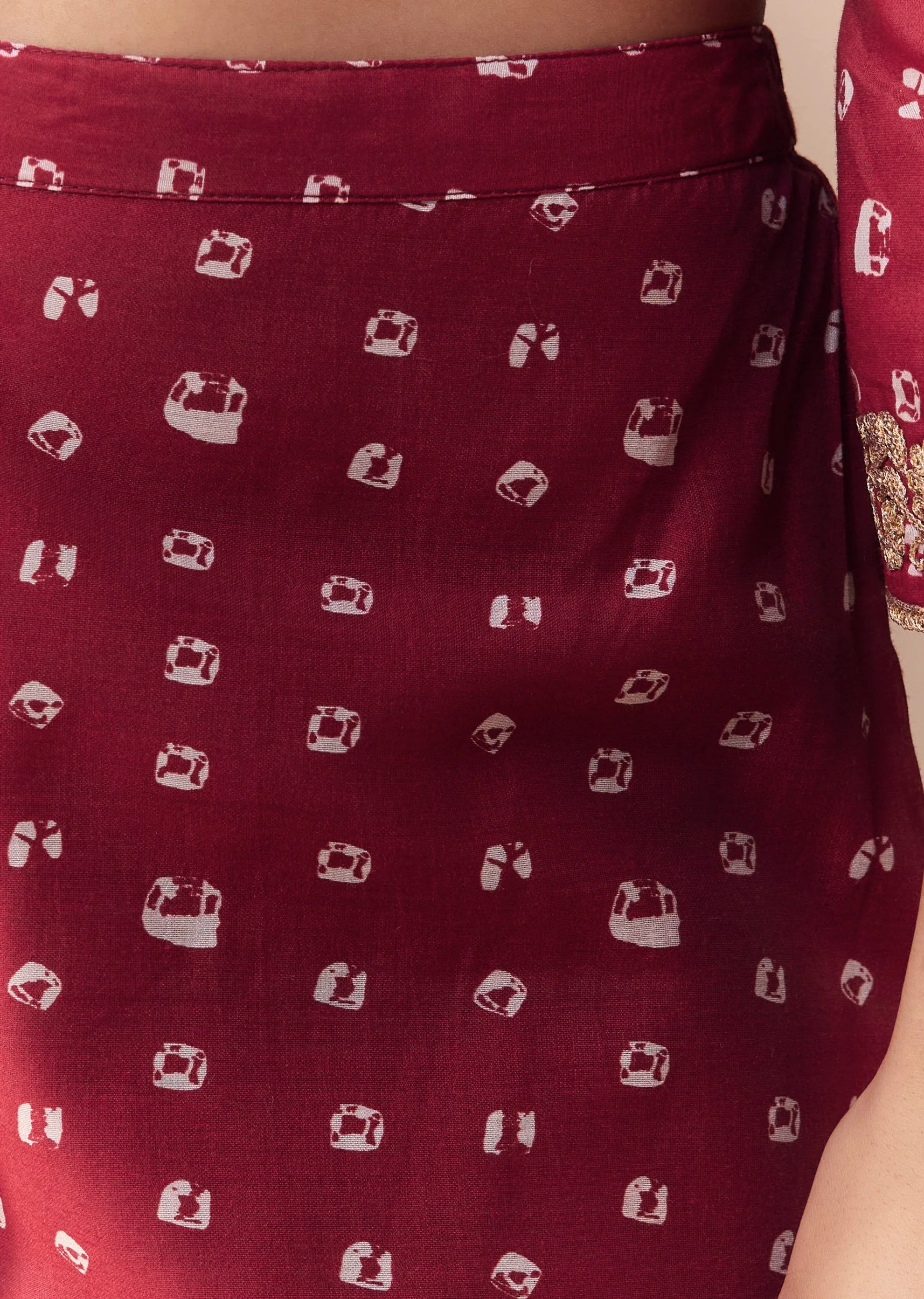 Maroon Bandhani Print Kurta Set - Image 6
