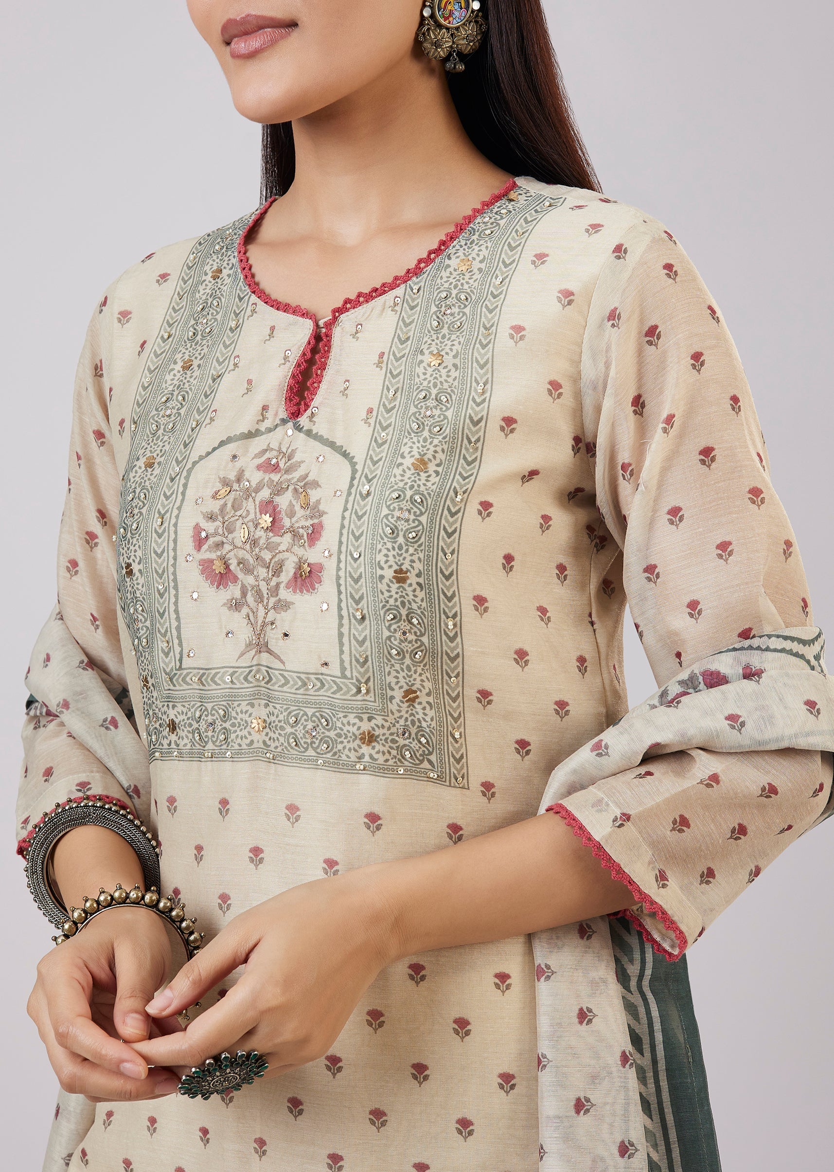 Maroon Chanderi Kurta Set with Zari And Mirror Work - Image 2