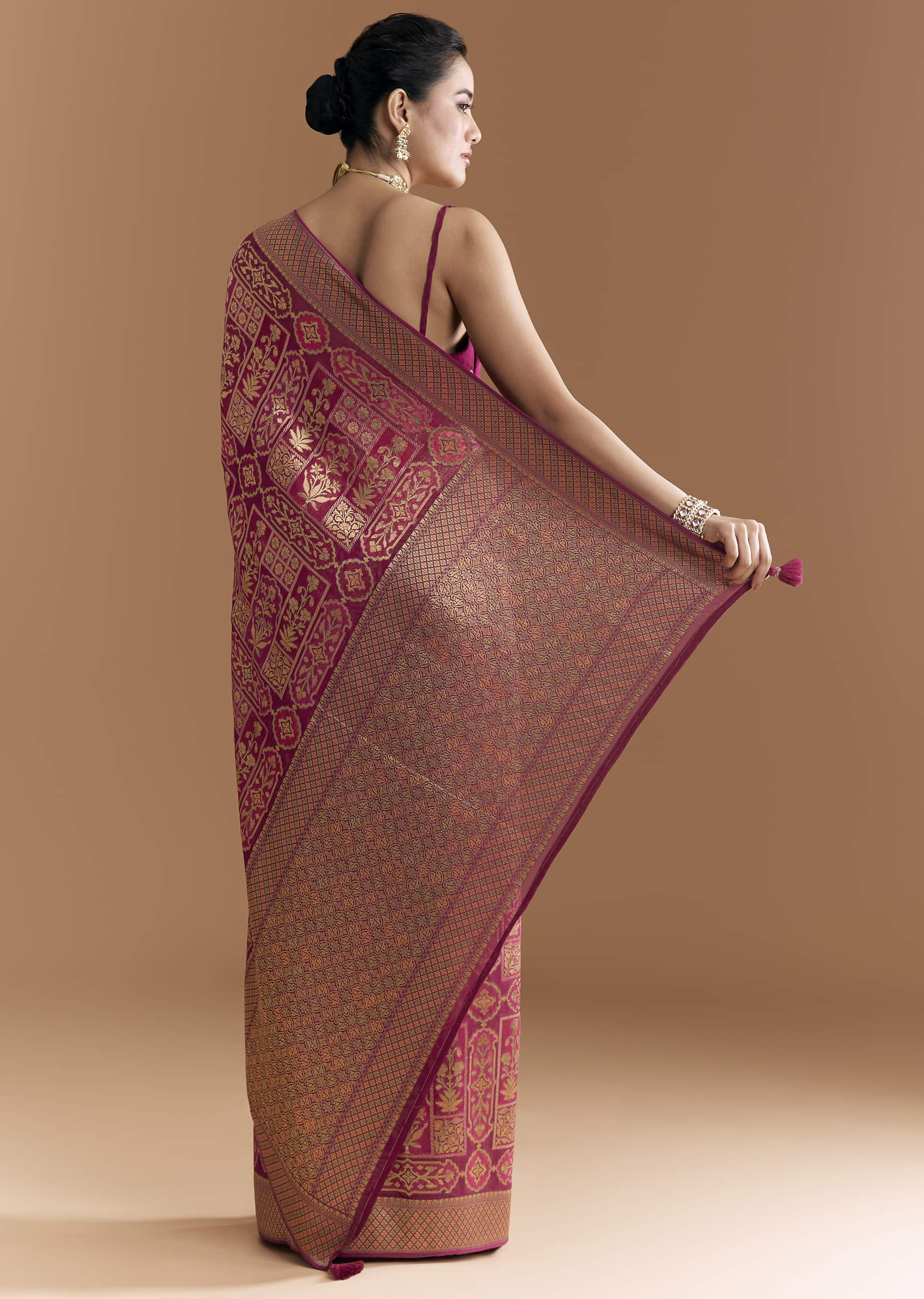 Maroon Khadhi Georgette Saree With Floral And Geometric Zari Work - Image 4