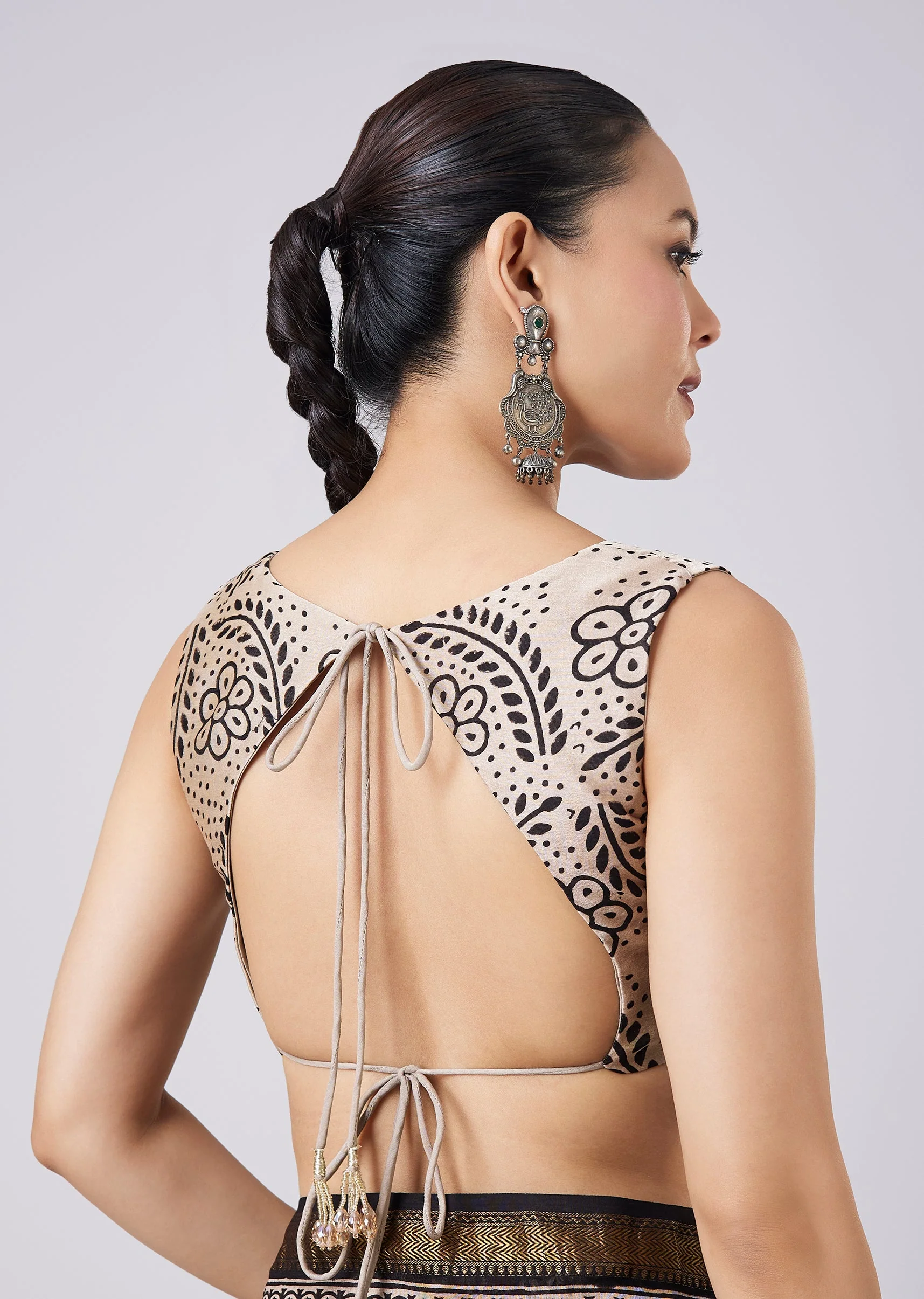 Maroon Printed Saree with Unstitched Blouse - Image 8