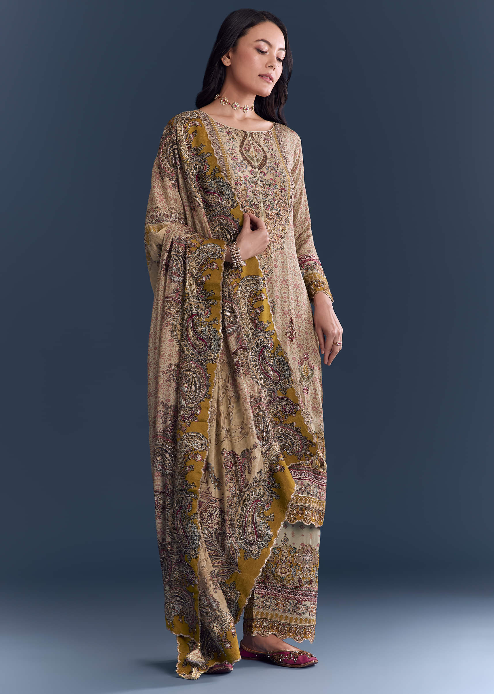 Mint Green Crepe Kurta Set With Paisley And Floral Print - Image 3