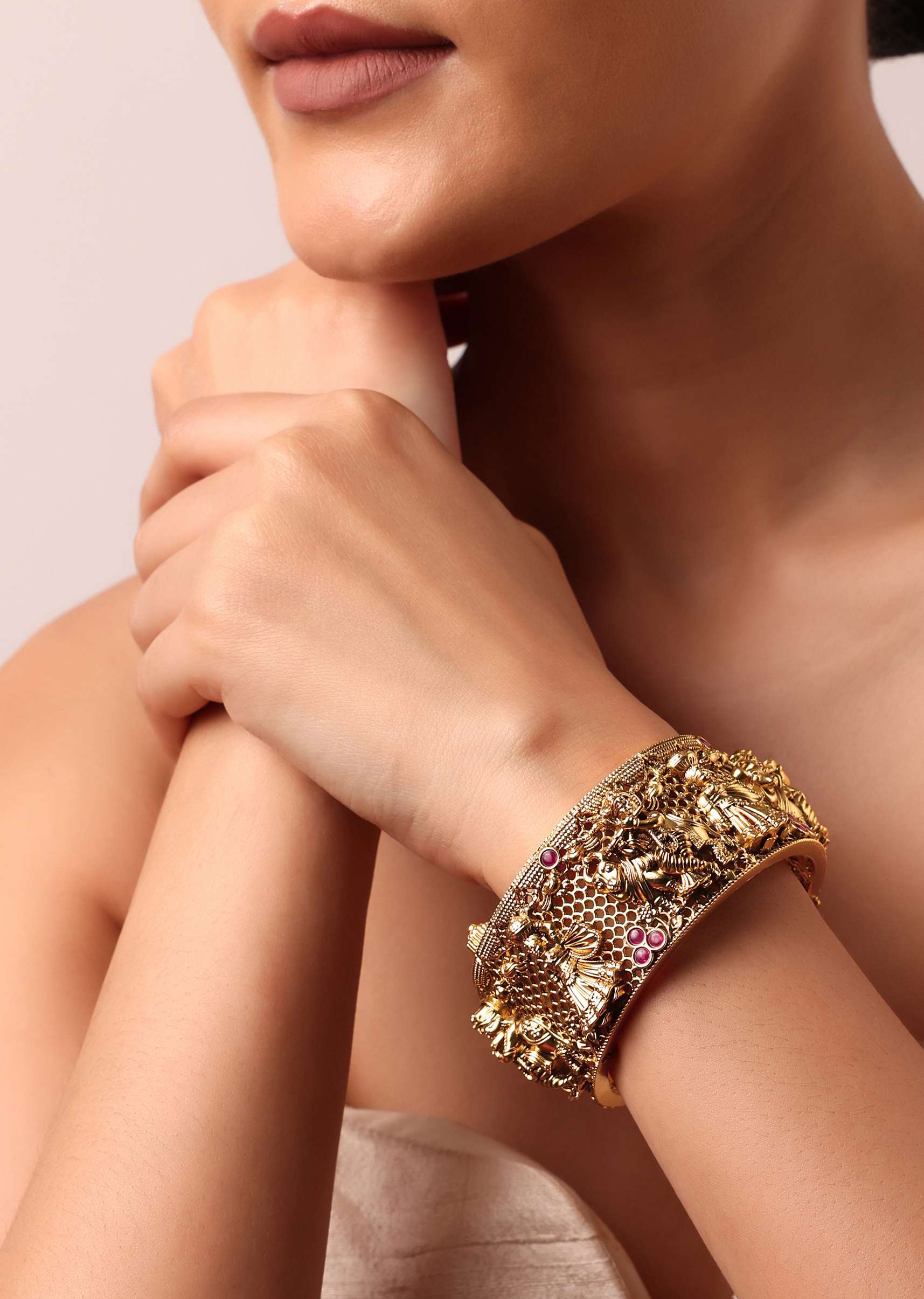 Multicolor Finish Kundan Bangle With Carved Motifs - Image 2