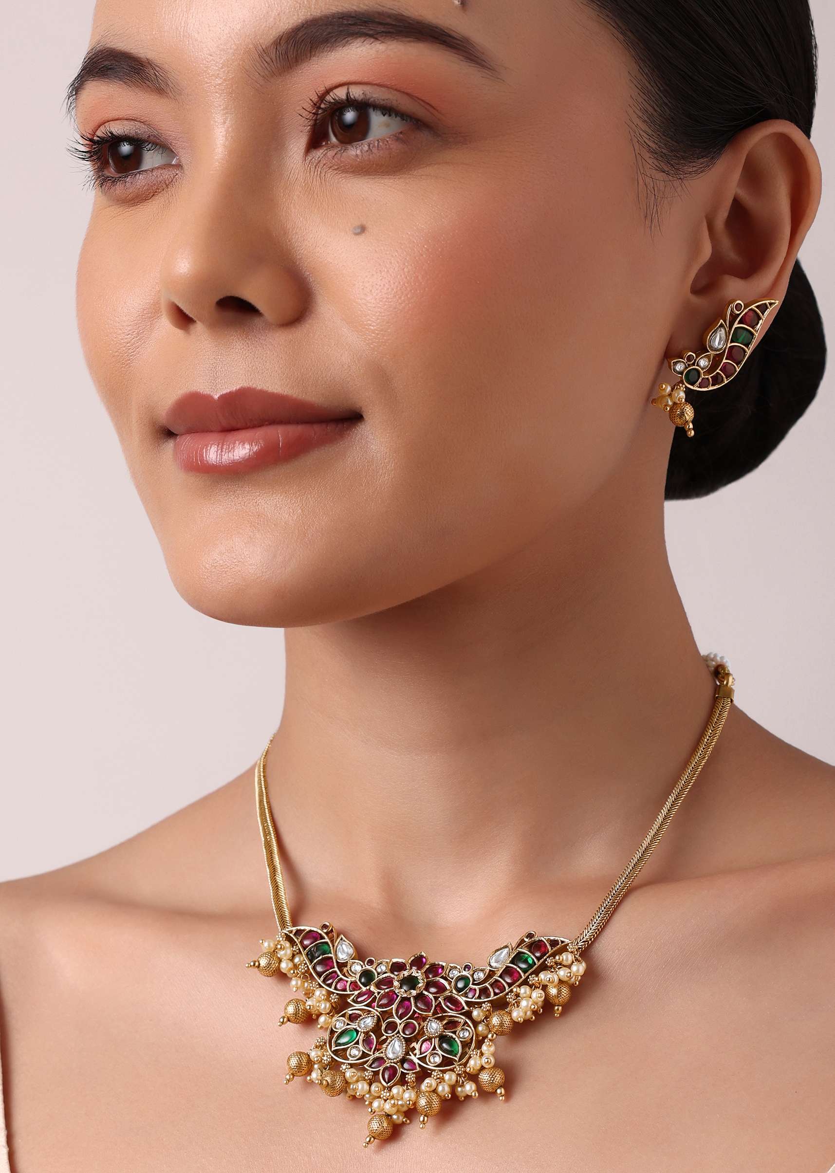 Multicolor Kundan Short Necklace Set With Pearls - Image 6