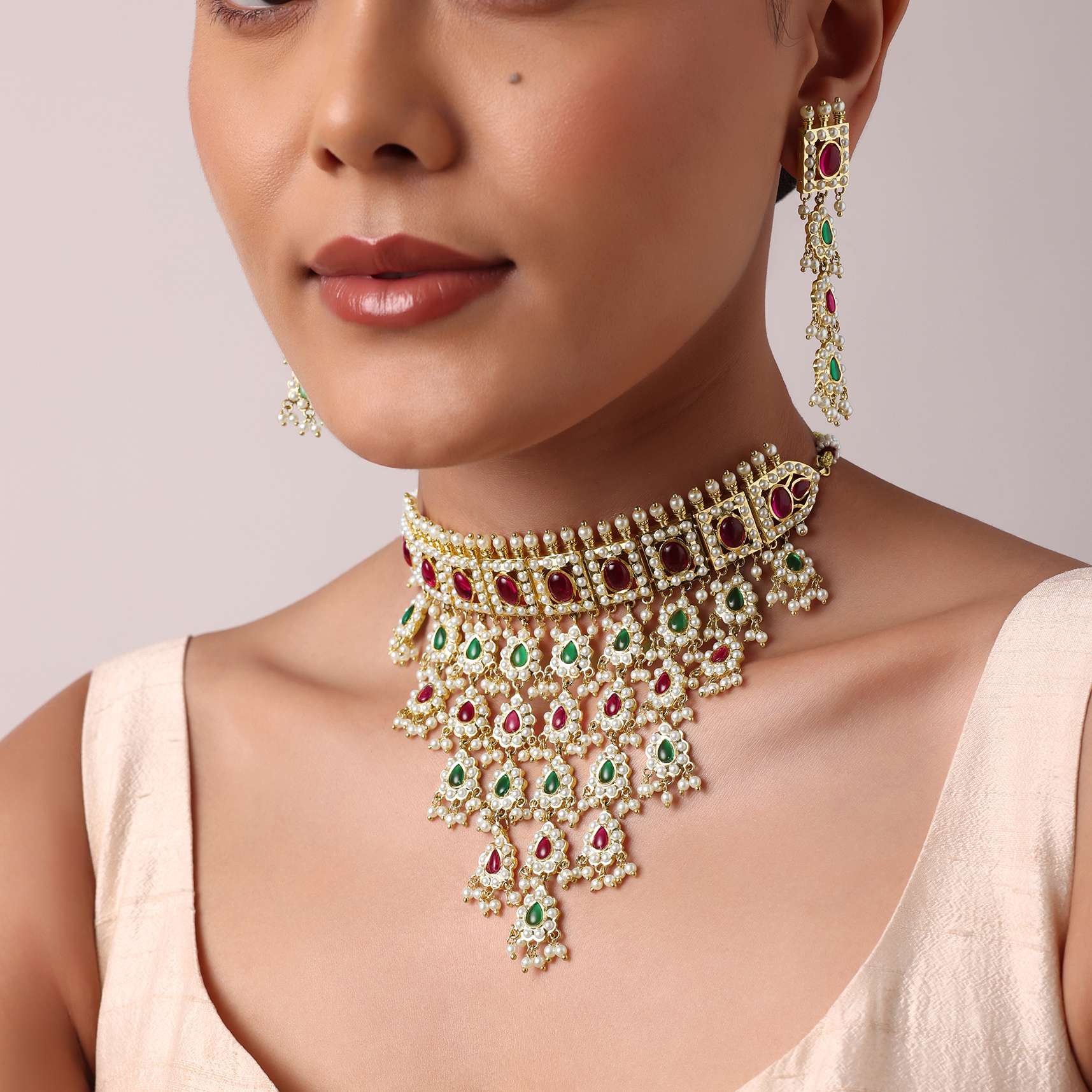 Multicolor Kundan Tiered Choker Set With Teardrop Pendants - Image 7