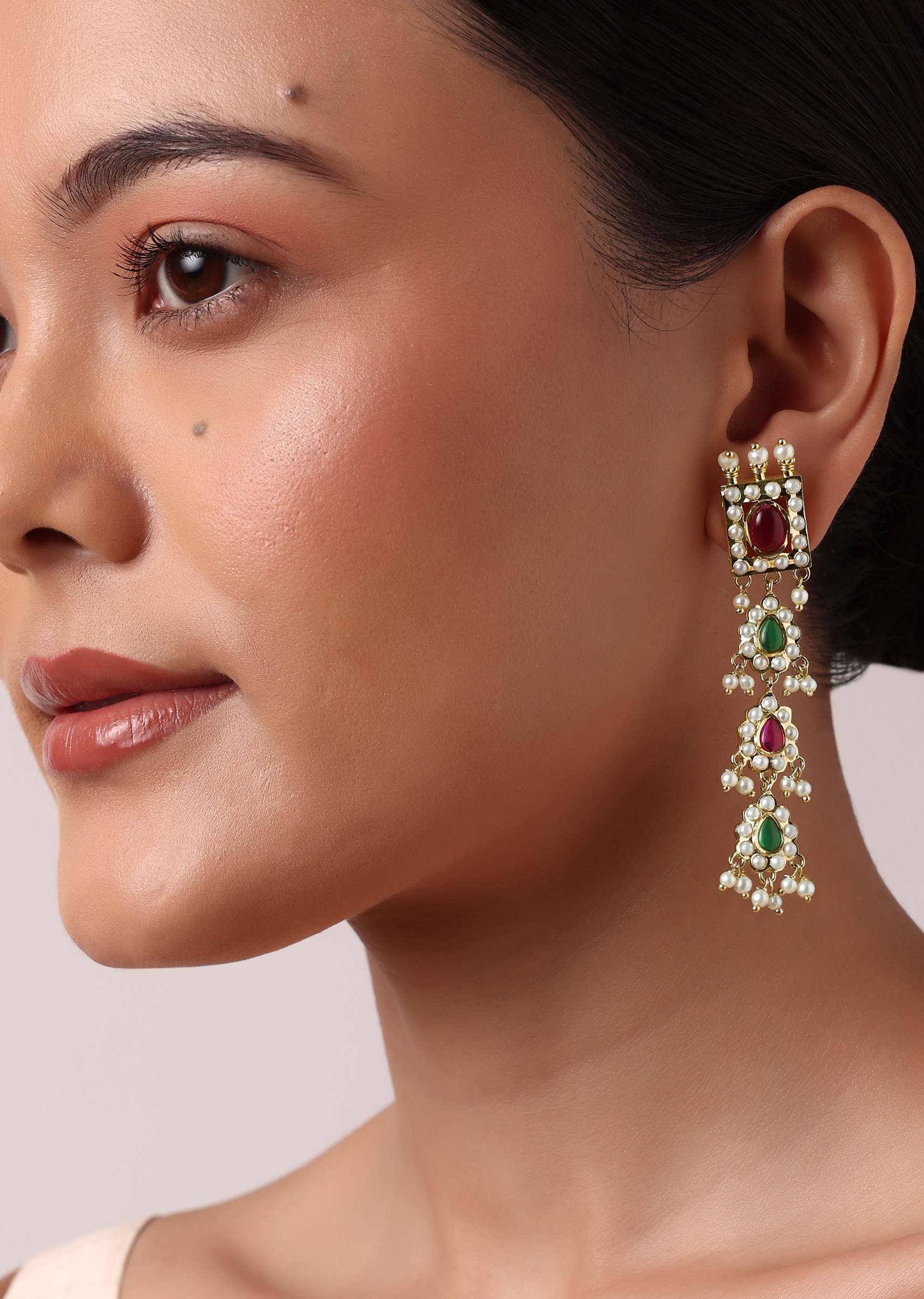 Multicolor Kundan Tiered Choker Set With Teardrop Pendants - Image 8