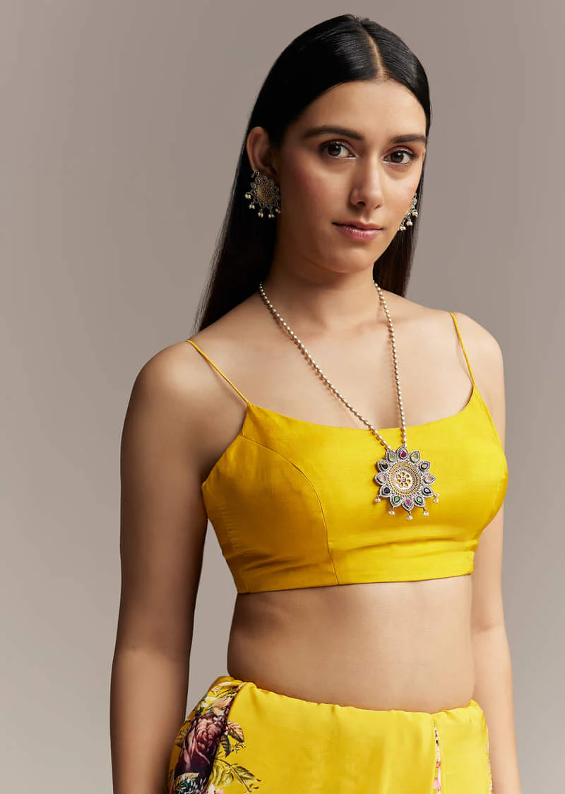 Mustard Floral Crepe Saree With Embroidered Scallop Border - Image 7