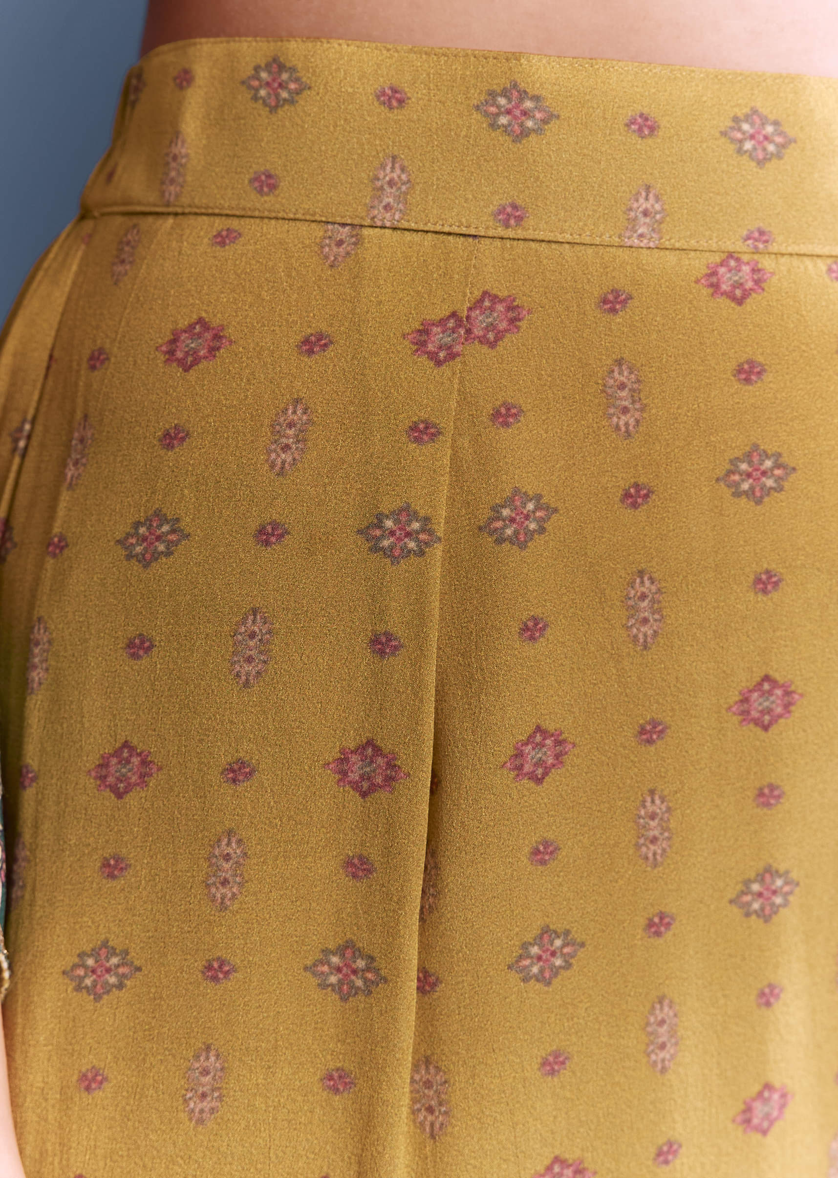 Mustard Yellow Crepe Kurta Set With Paisley And Floral Print - Image 6