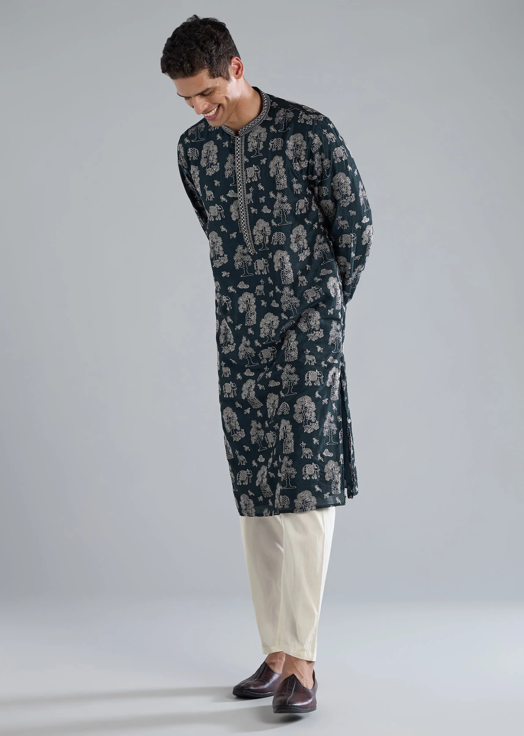 Navy Blue Kurta Set With Thread And Resham Detailing - Image 3