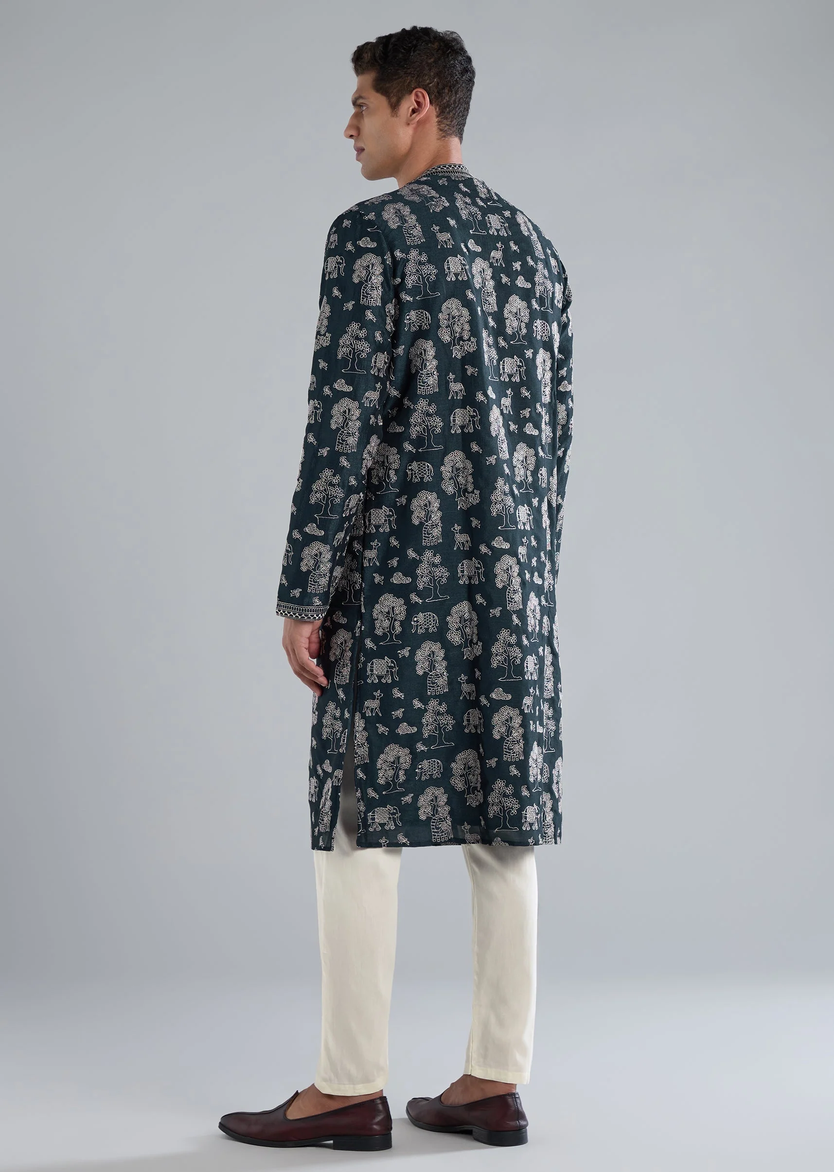 Navy Blue Kurta Set With Thread And Resham Detailing - Image 5