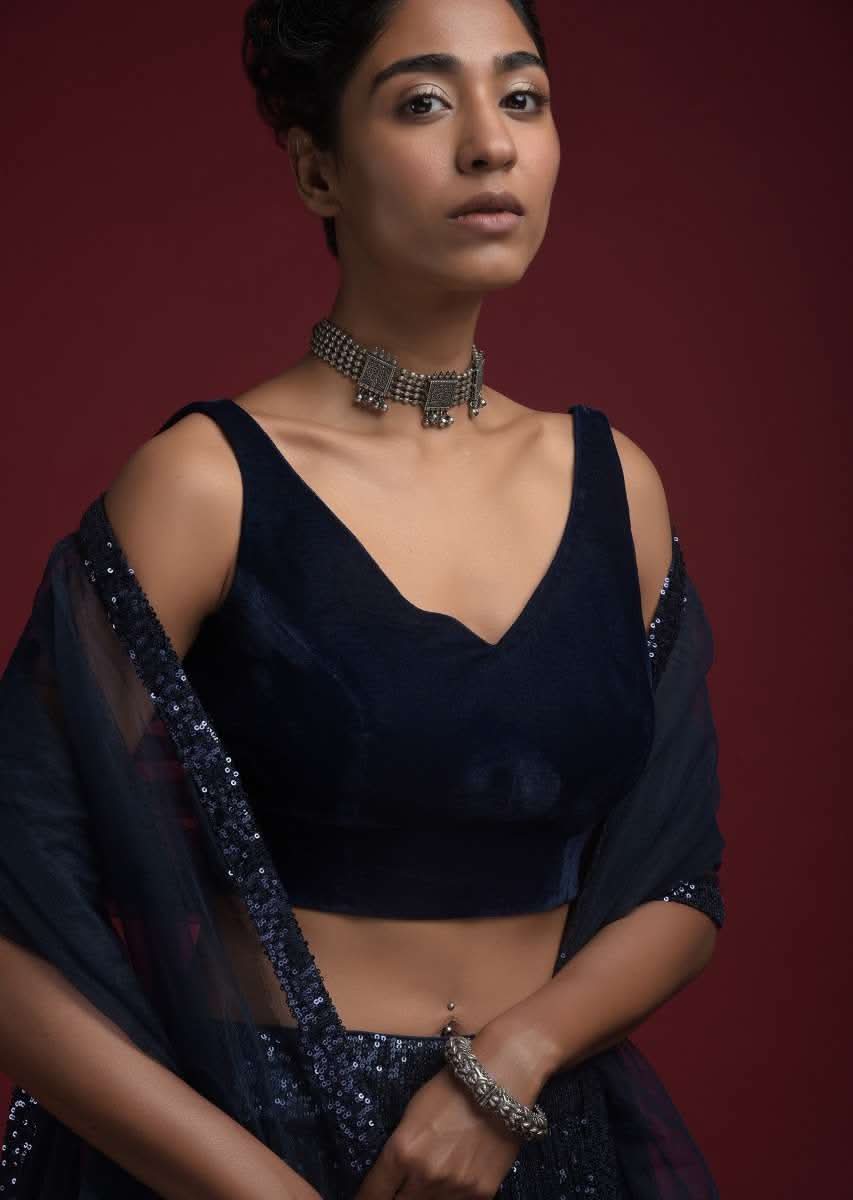Navy blue Sleeveless Blouse With Leaf Shaped Neckline Online - Kalki Fashion - Image 3