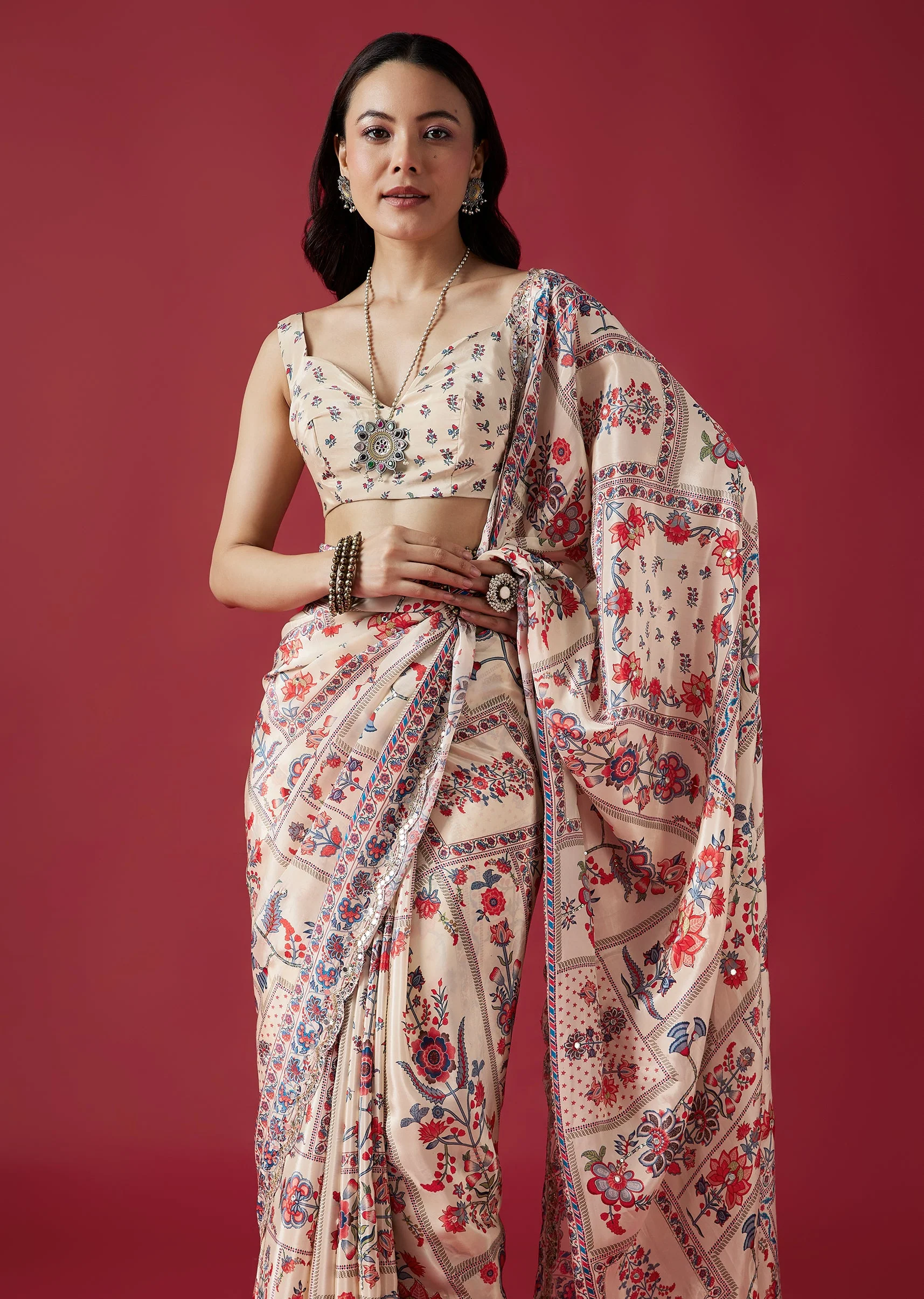 Off-White Floral Printed Crepe Saree With Mirror And Sequin Work - Image 5