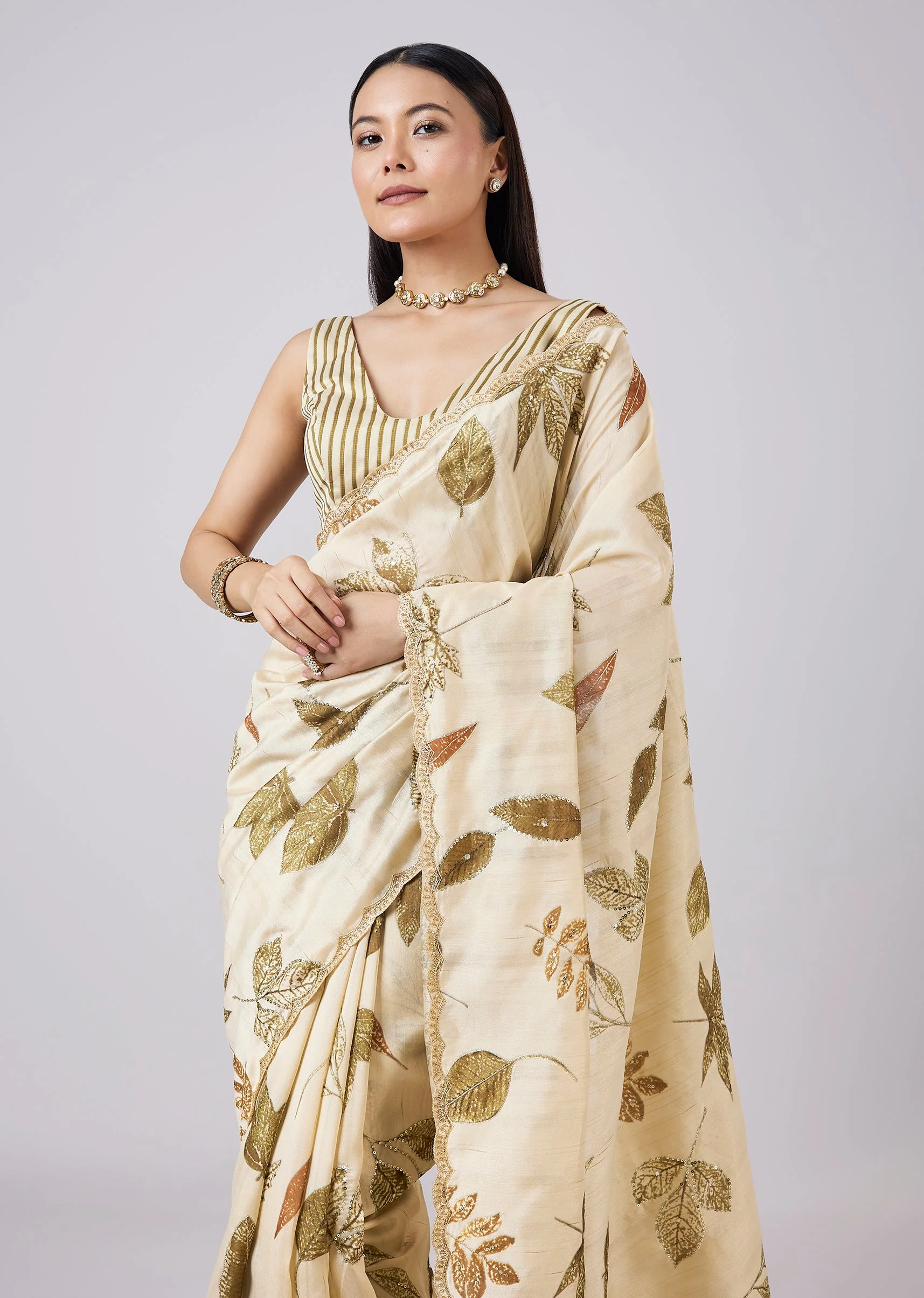 Off White Floral Printed Saree with Blouse - Image 5