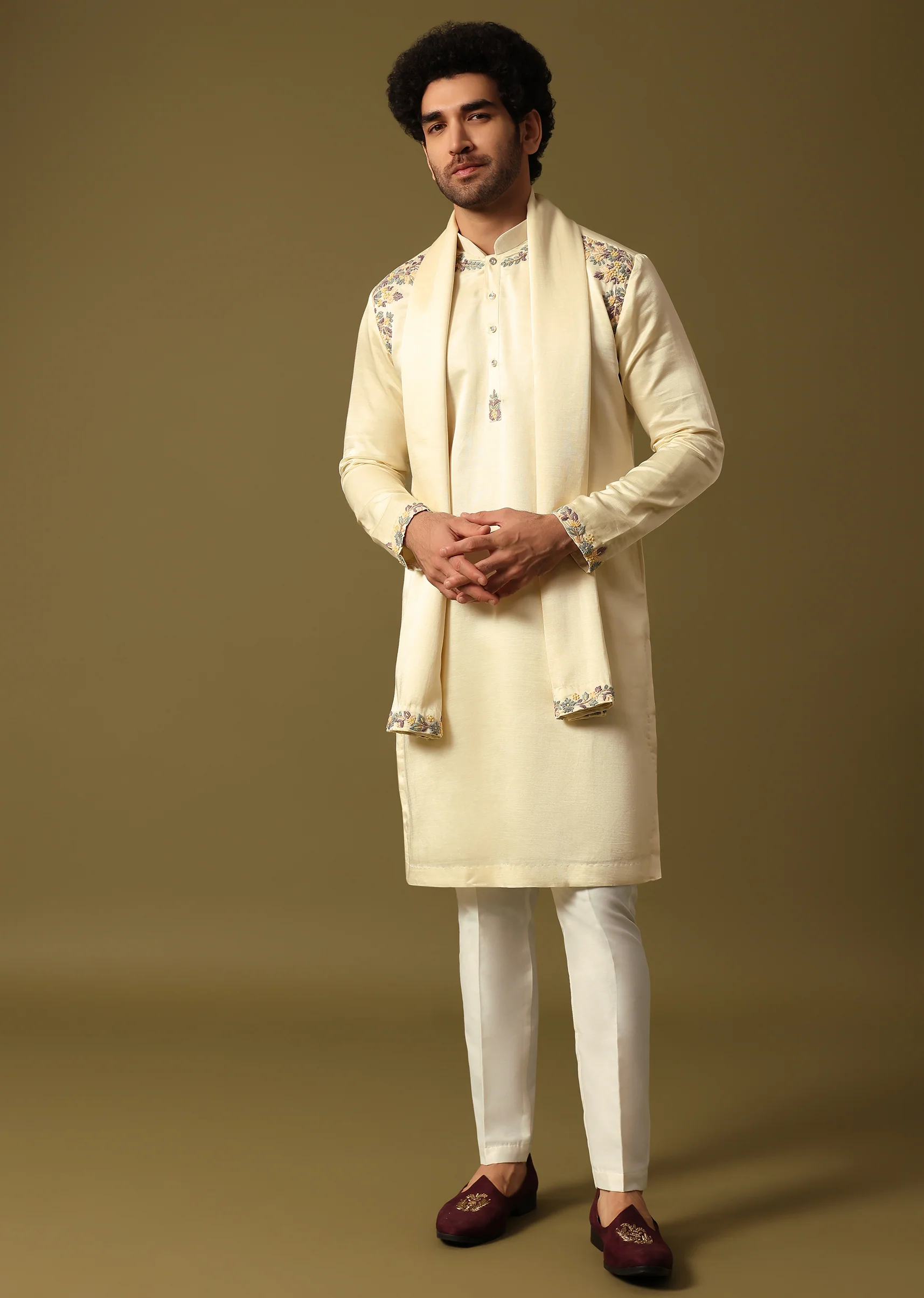 Off White Kurta Pant Set With Dupatta In Resham Work - Image 3