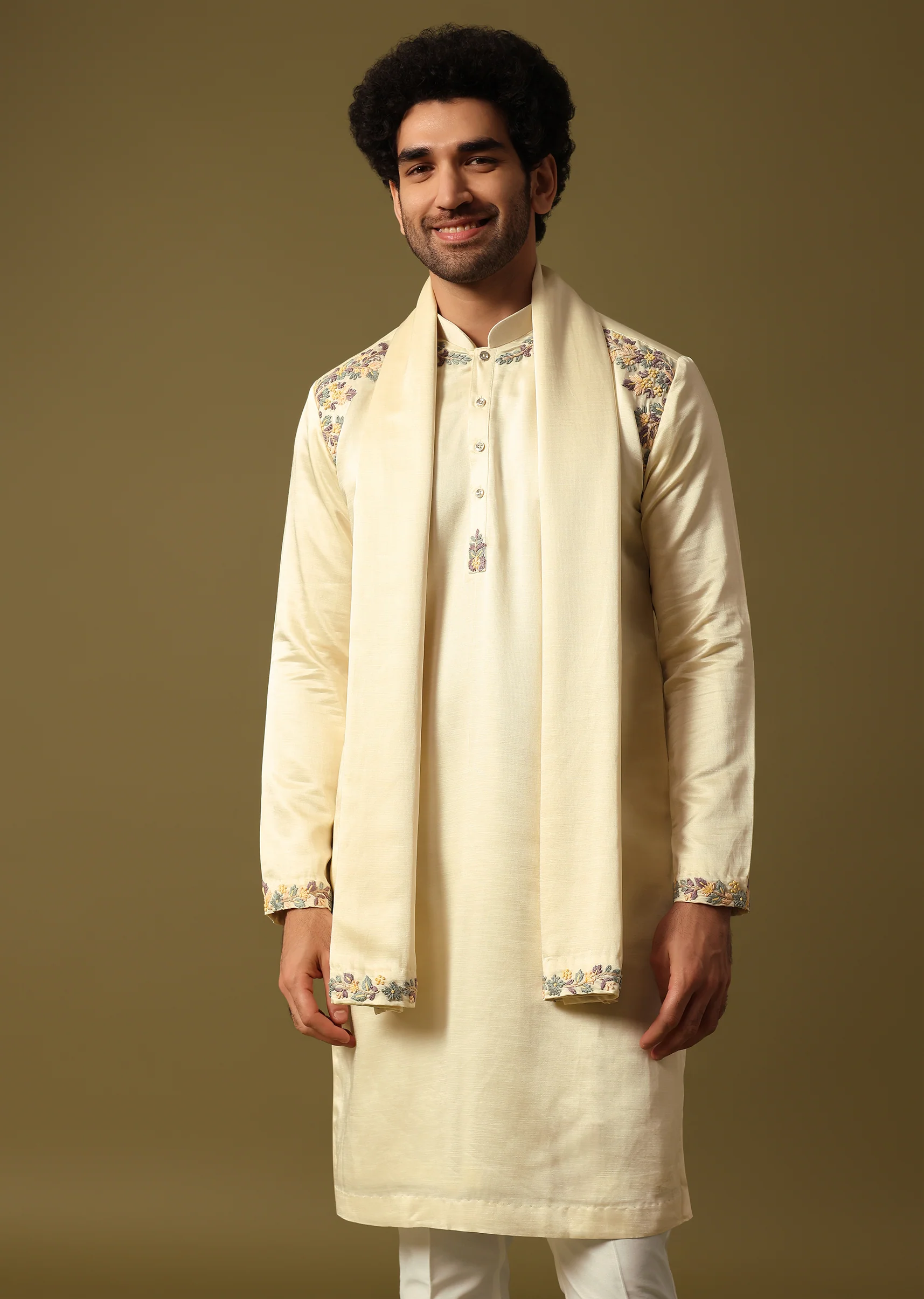 Off White Kurta Pant Set With Dupatta In Resham Work - Image 4