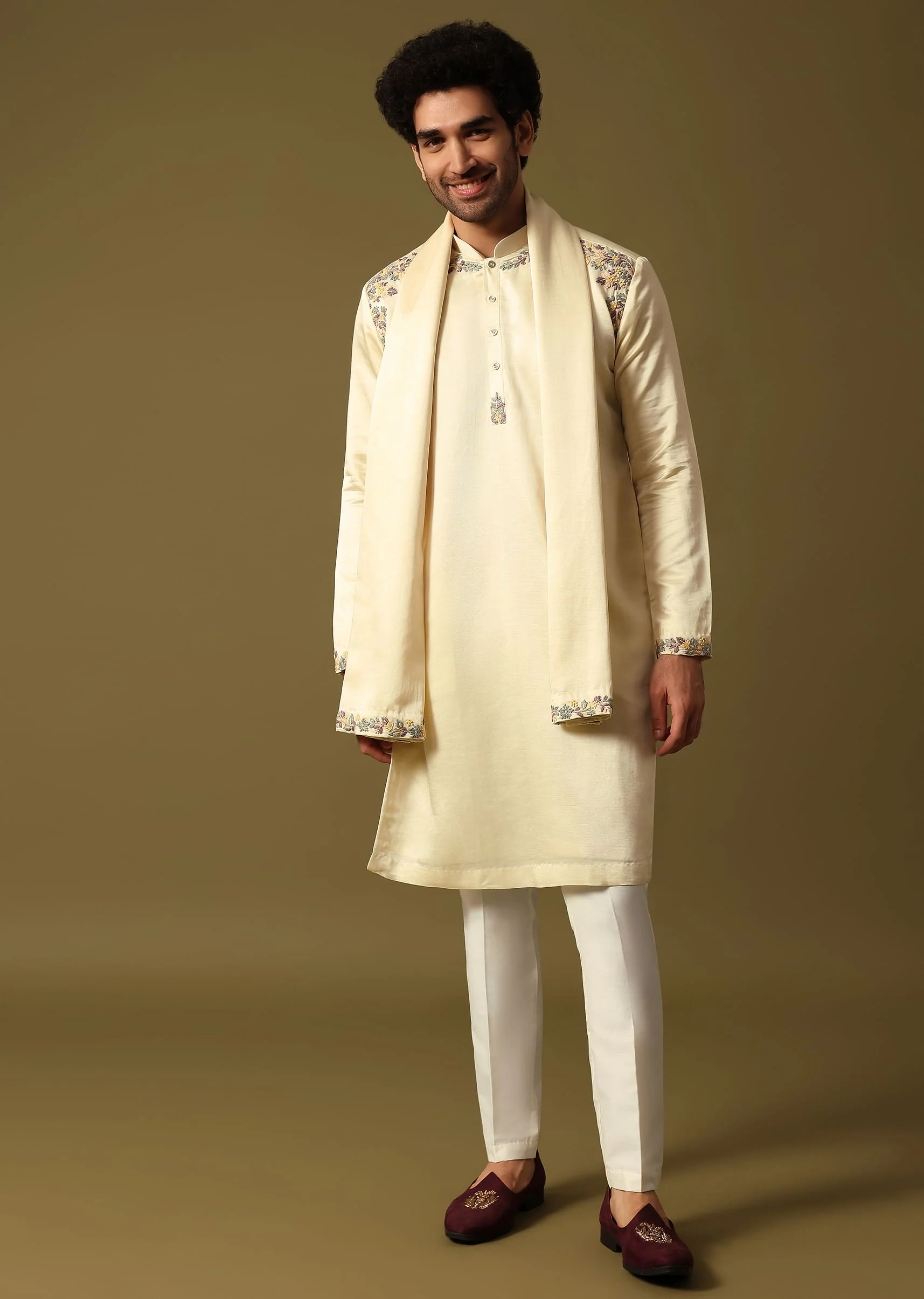 Off White Kurta Pant Set With Dupatta In Resham Work - Image 2
