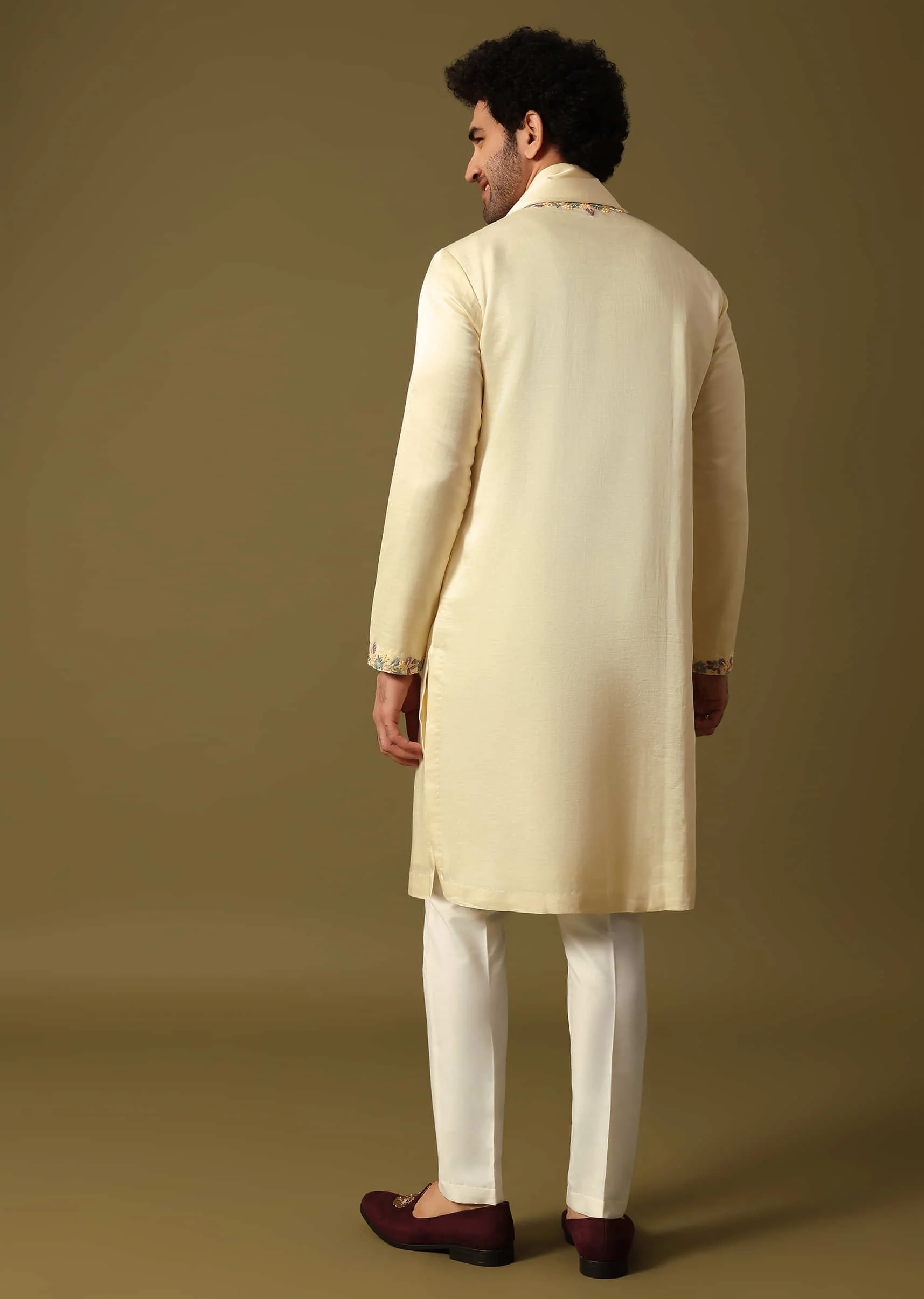 Off White Kurta Pant Set With Dupatta In Resham Work - Image 5