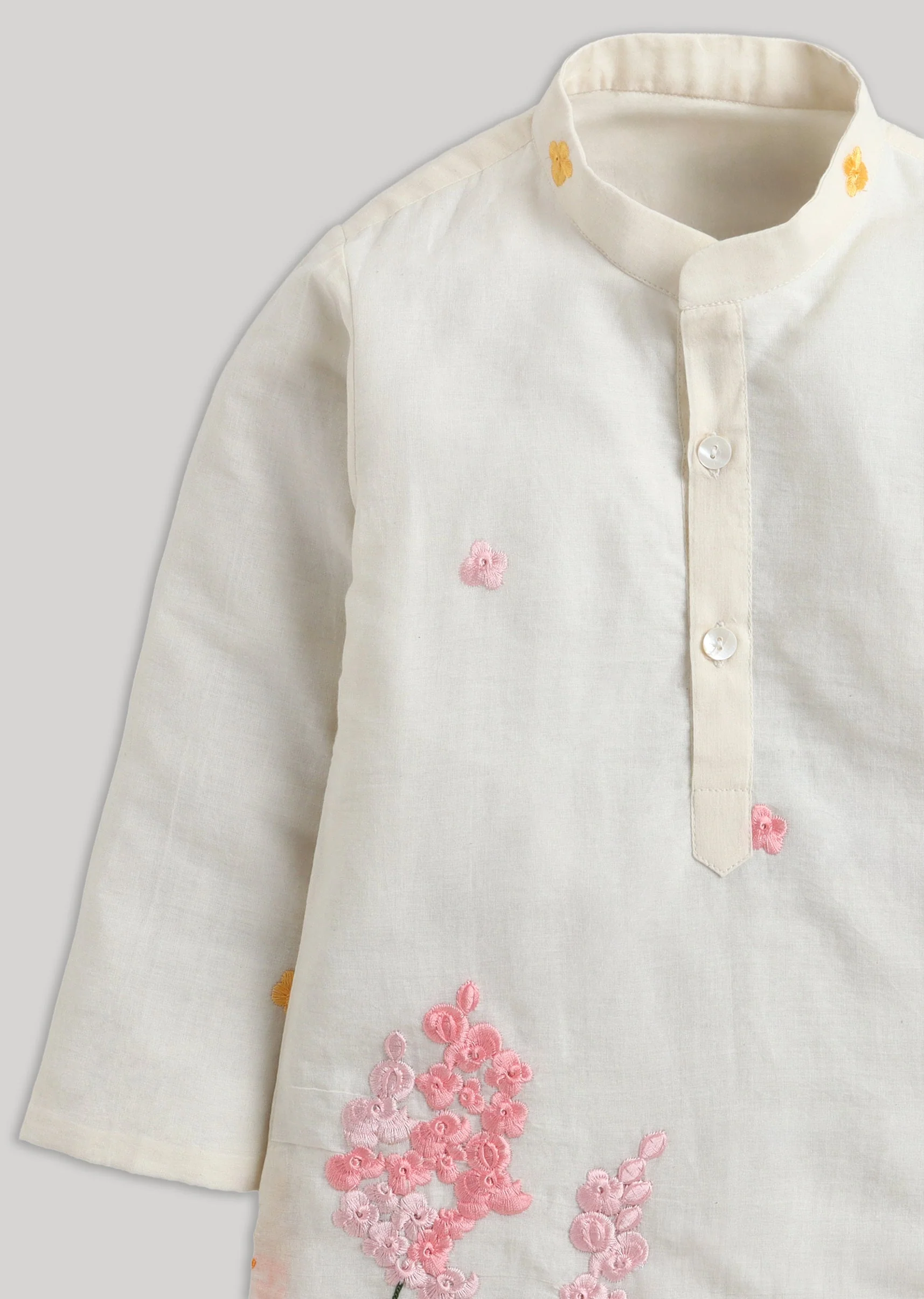 Off White Kurta Set With Embroidery And Multicolour Accents - Image 5