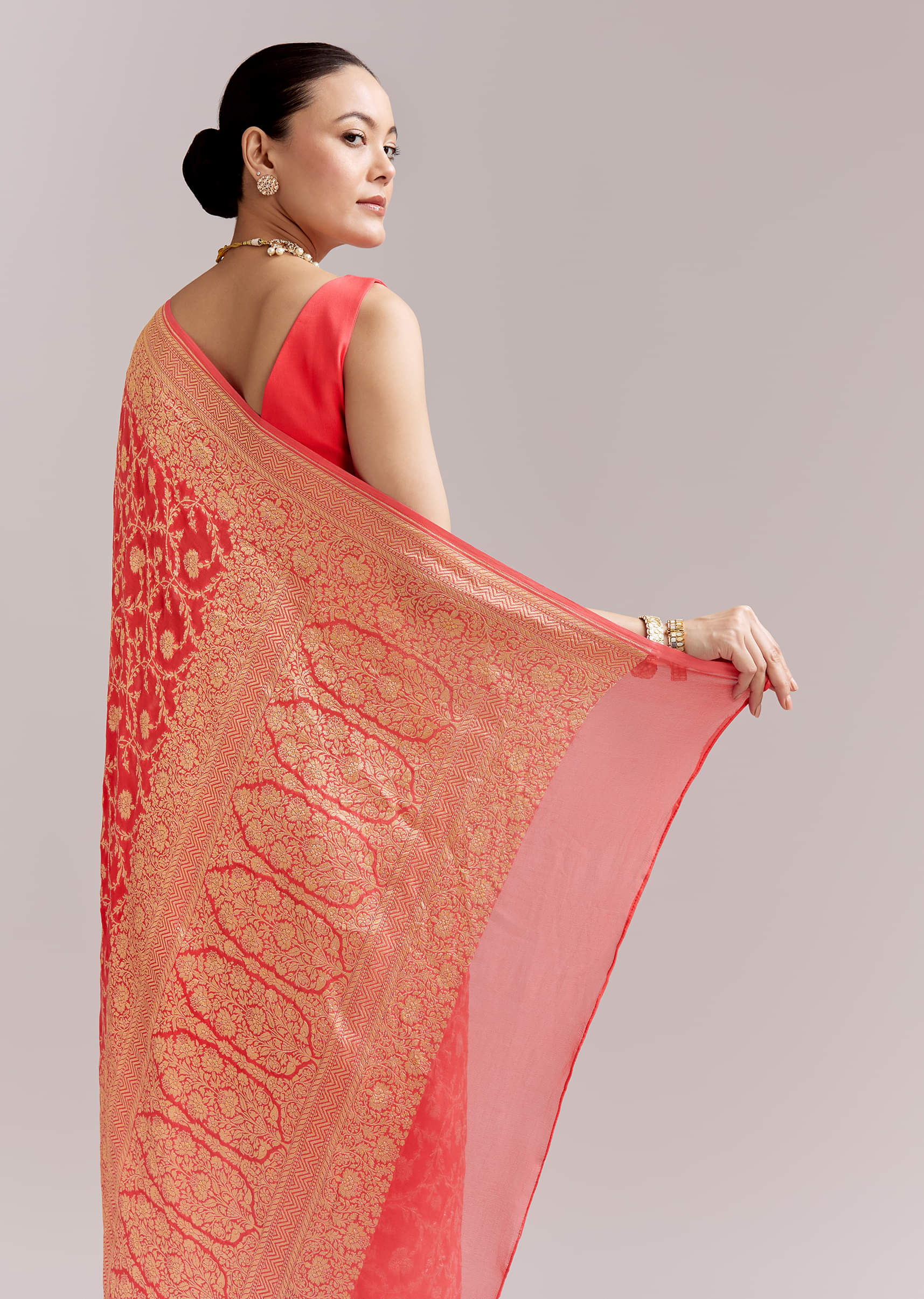 Peach Georgette Woven Saree With Floral Jaal And Heavy Border - Image 6