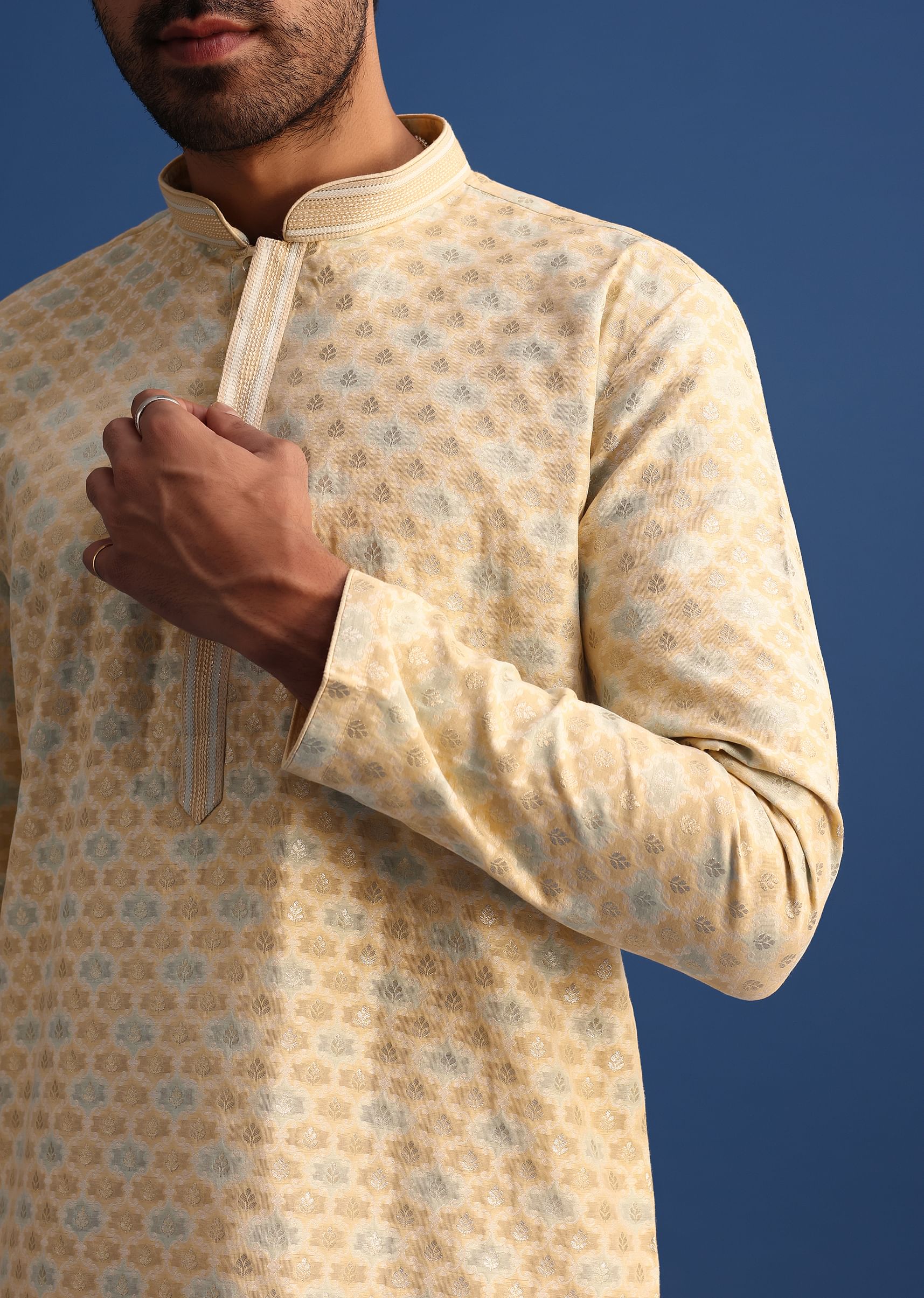 Peach Kurta Set With Foil Print Detail - Image 2