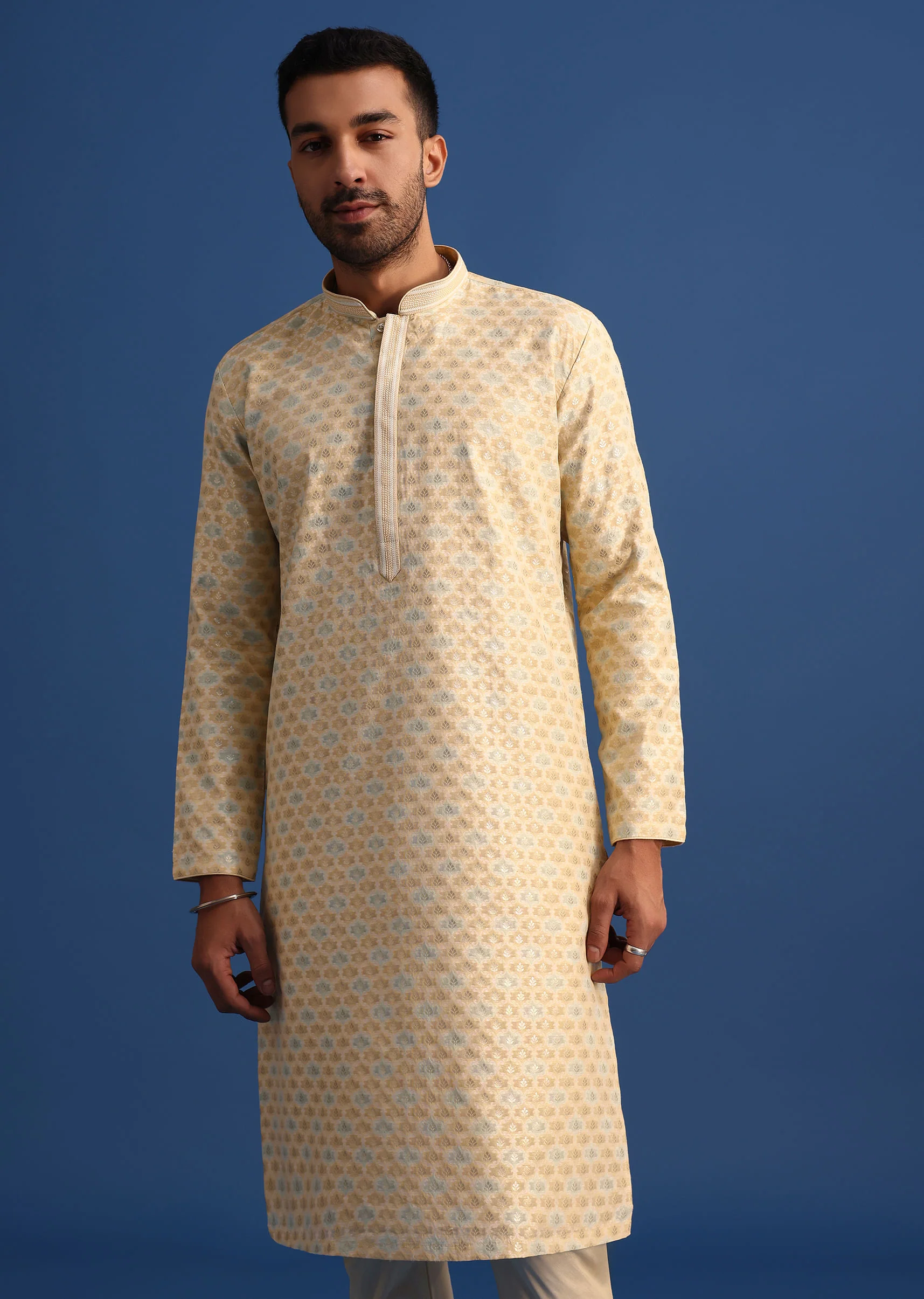 Peach Kurta Set With Foil Print Detail - Image 4